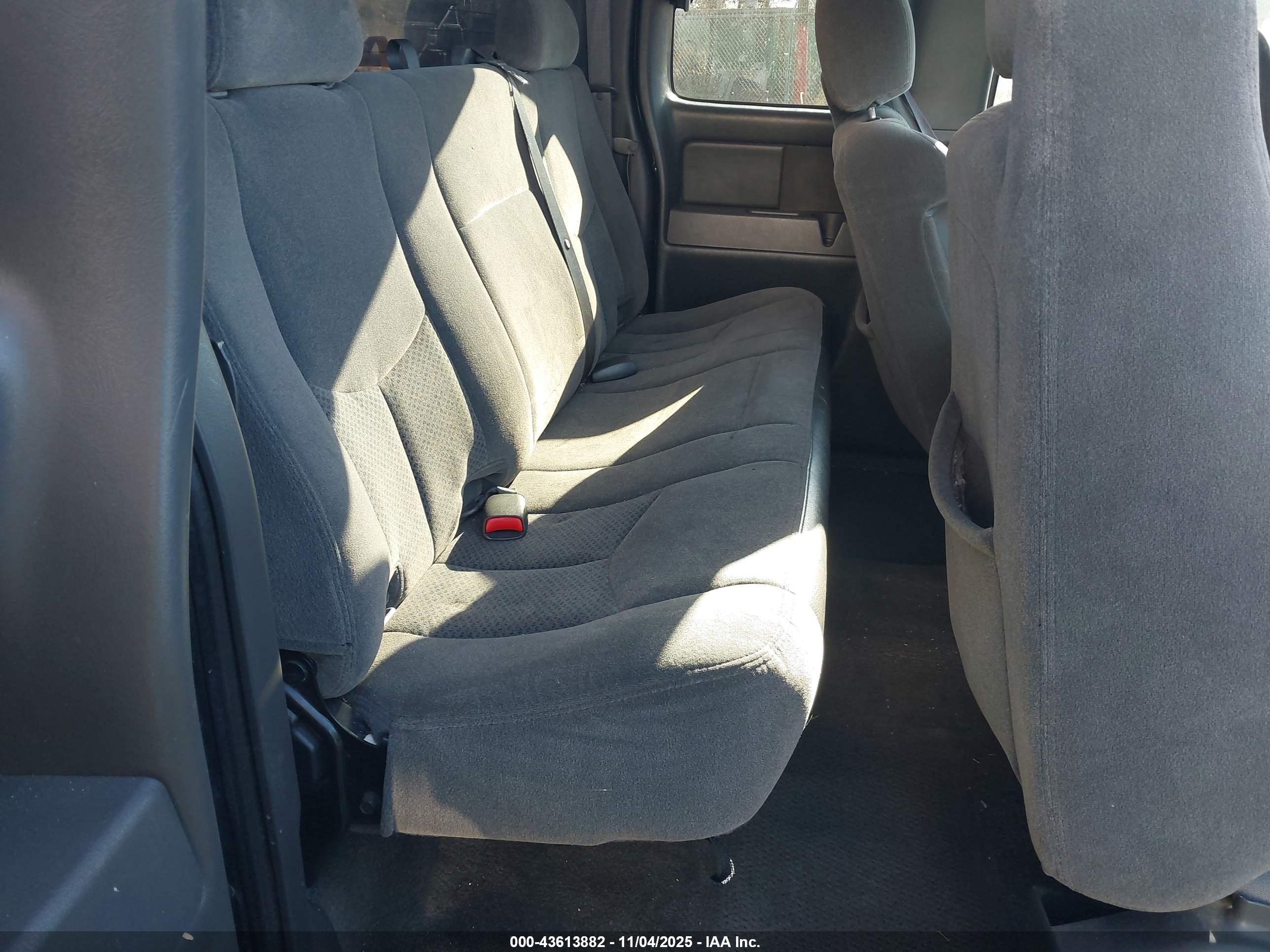 CHEVROLET SILVERADO image 8