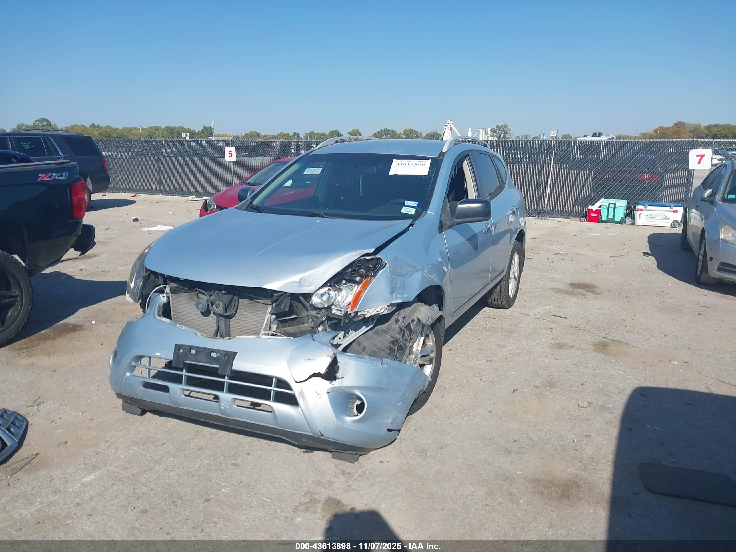 NISSAN ROGUE image 2