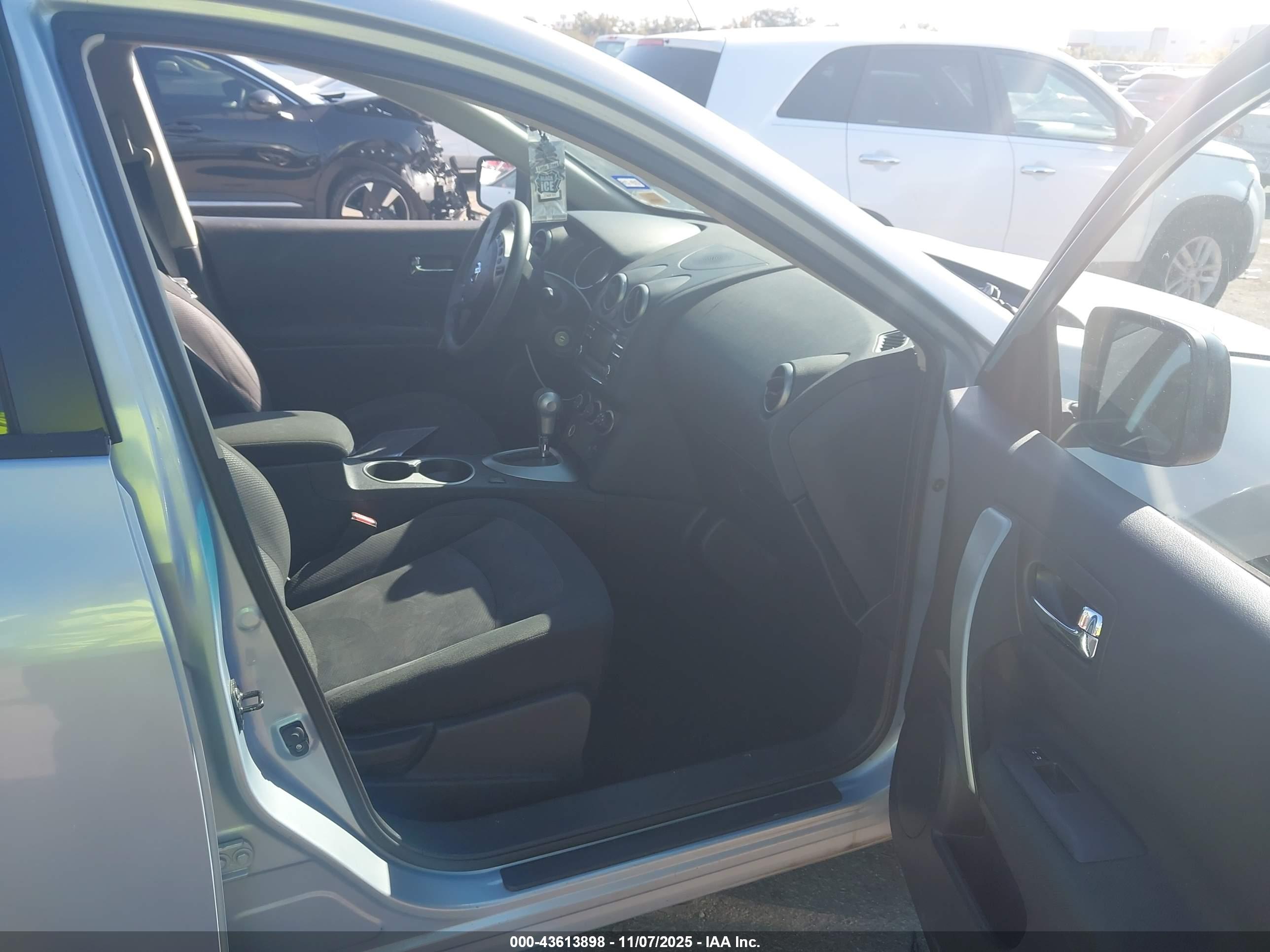 NISSAN ROGUE image 5