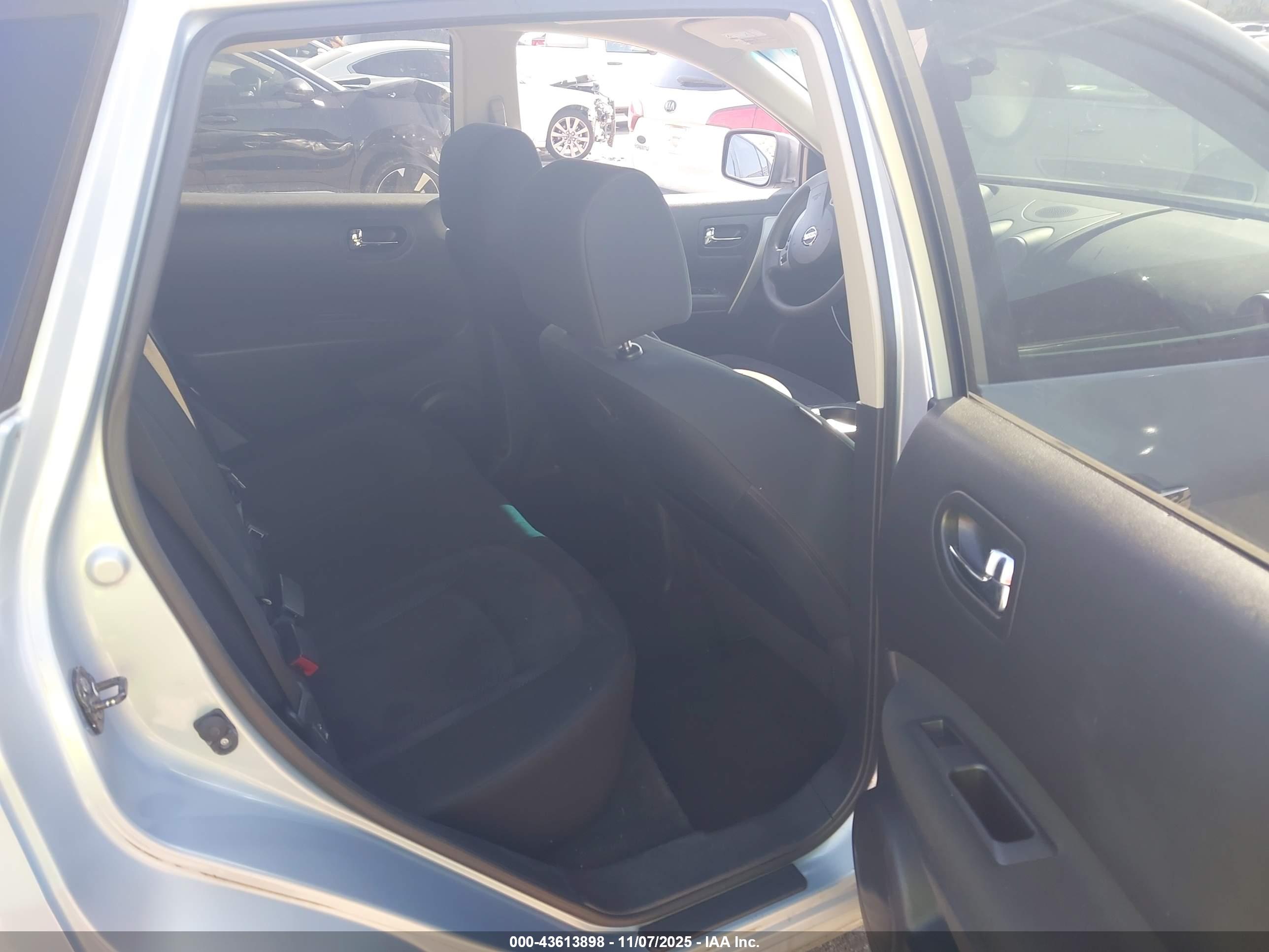NISSAN ROGUE image 8