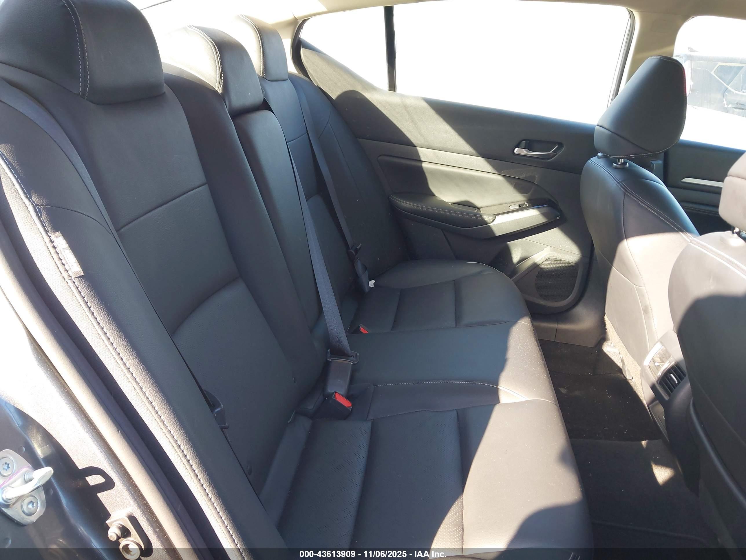 NISSAN ALTIMA image 8
