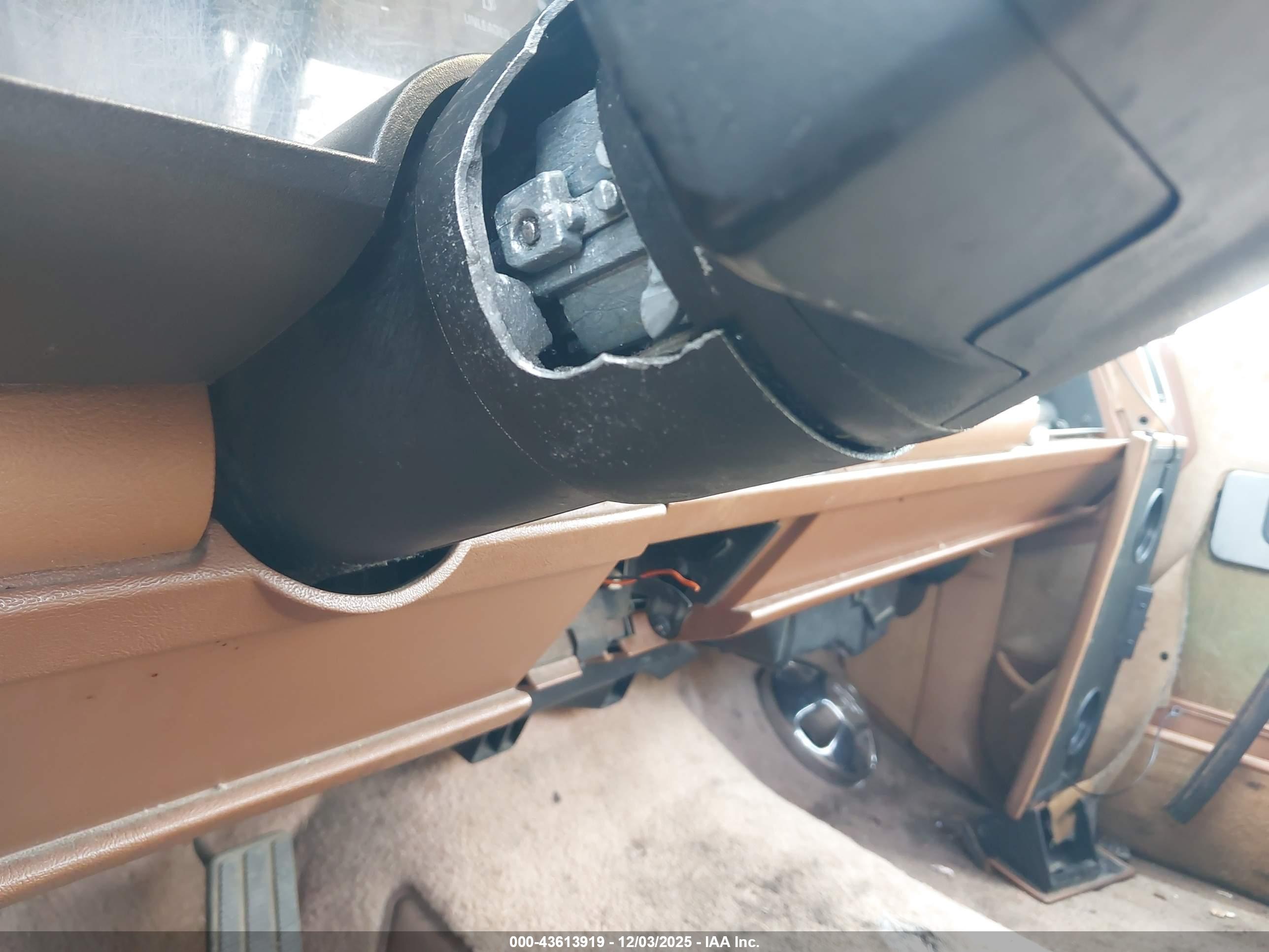 CHEVROLET GMT-400 image 11