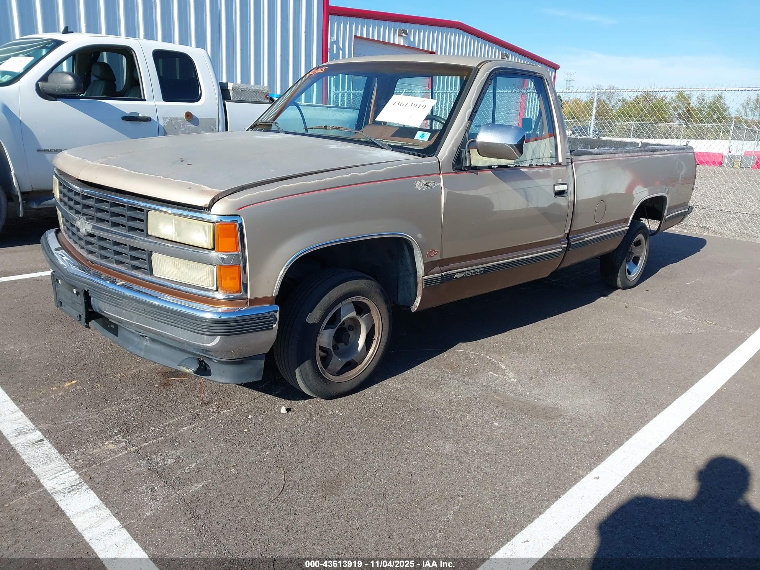 CHEVROLET GMT-400 image 2