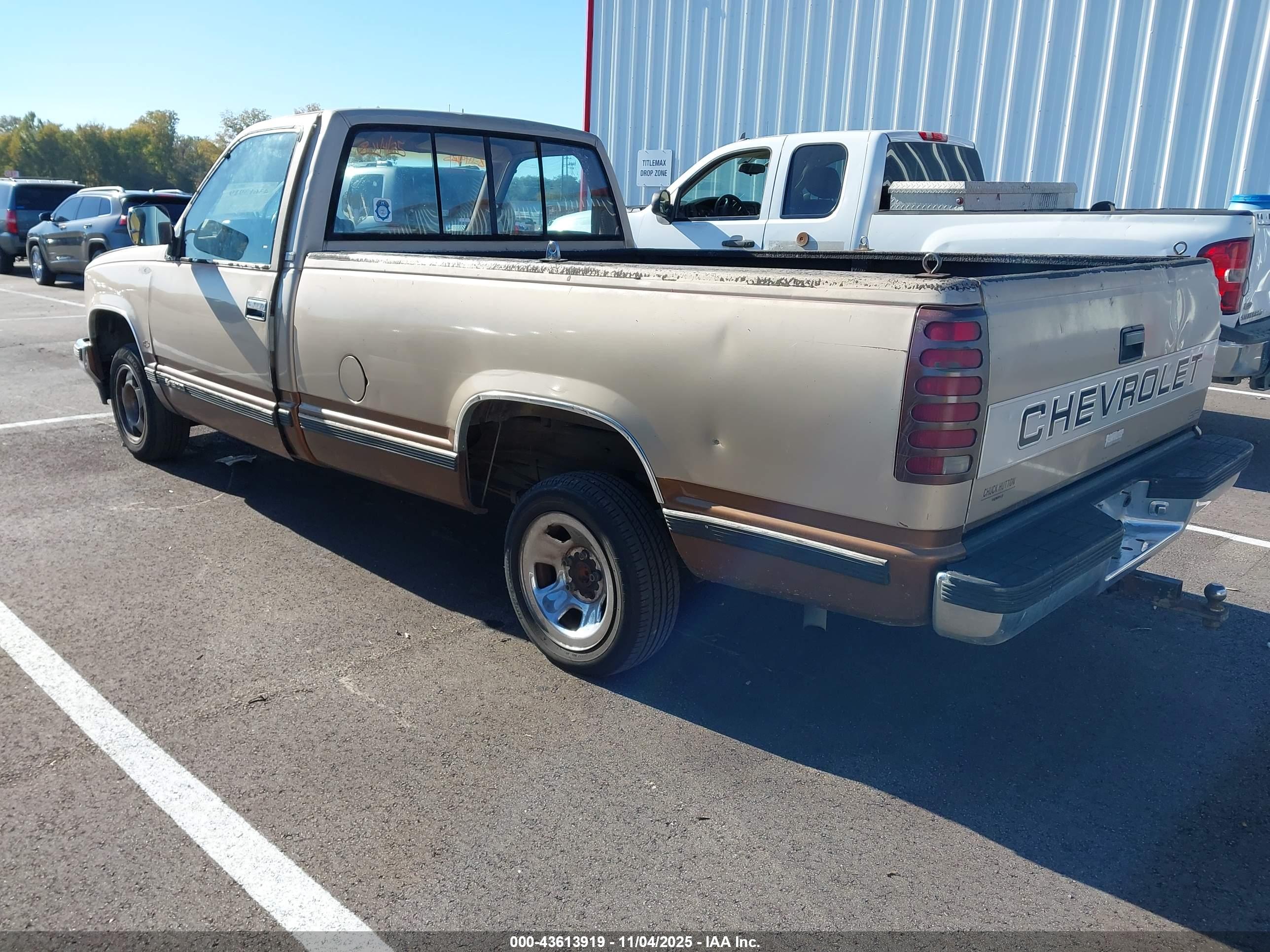 CHEVROLET GMT-400 image 3