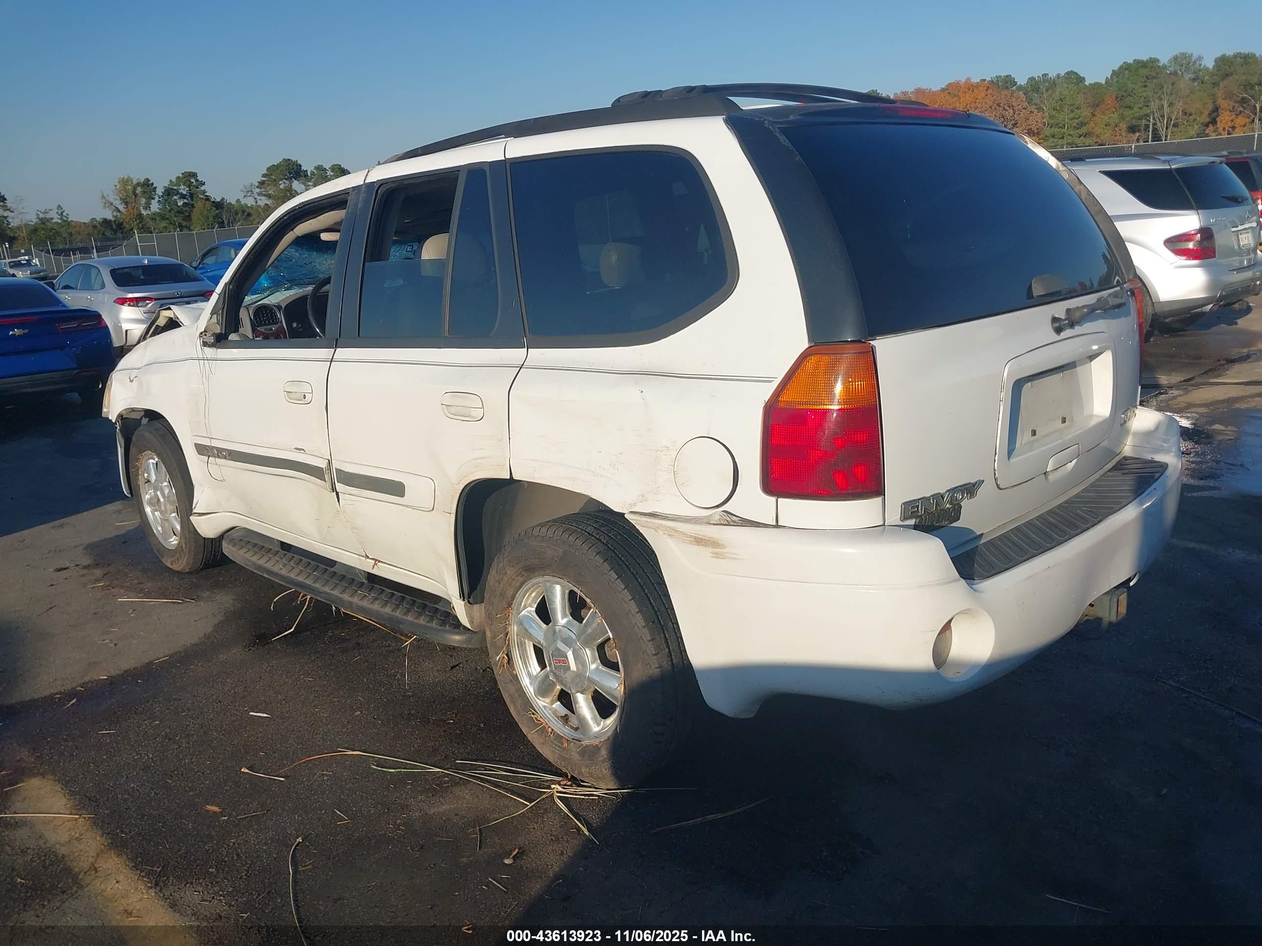 GMC ENVOY image 3