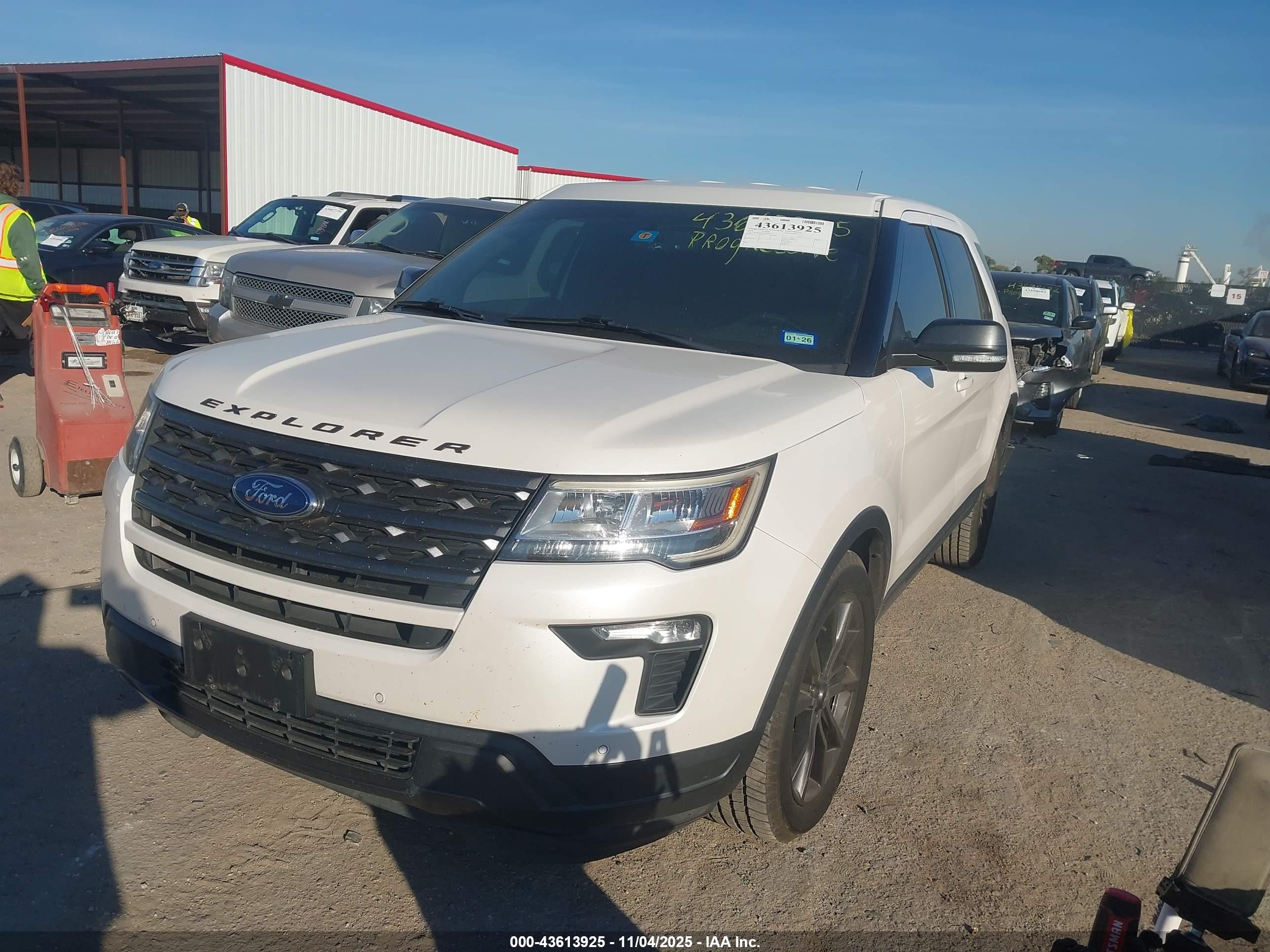 FORD EXPLORER image 2