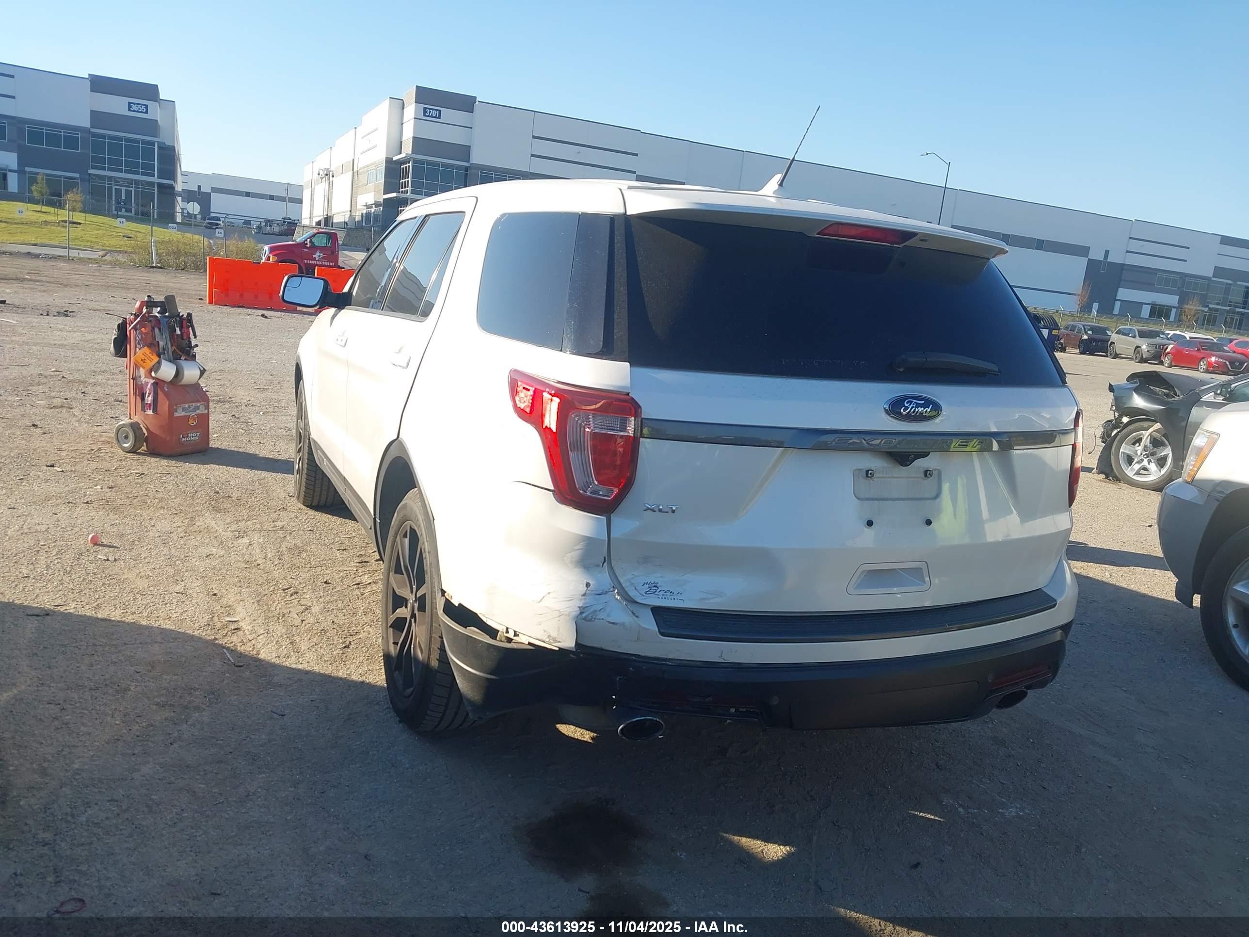 FORD EXPLORER image 3