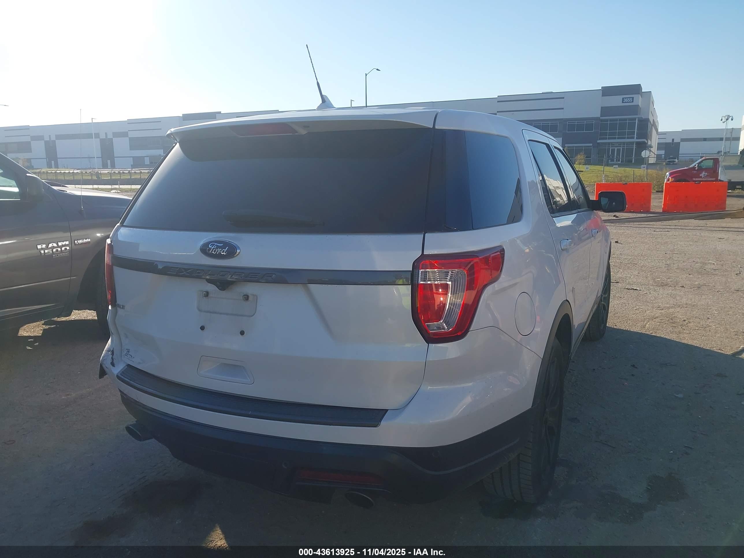 FORD EXPLORER image 4