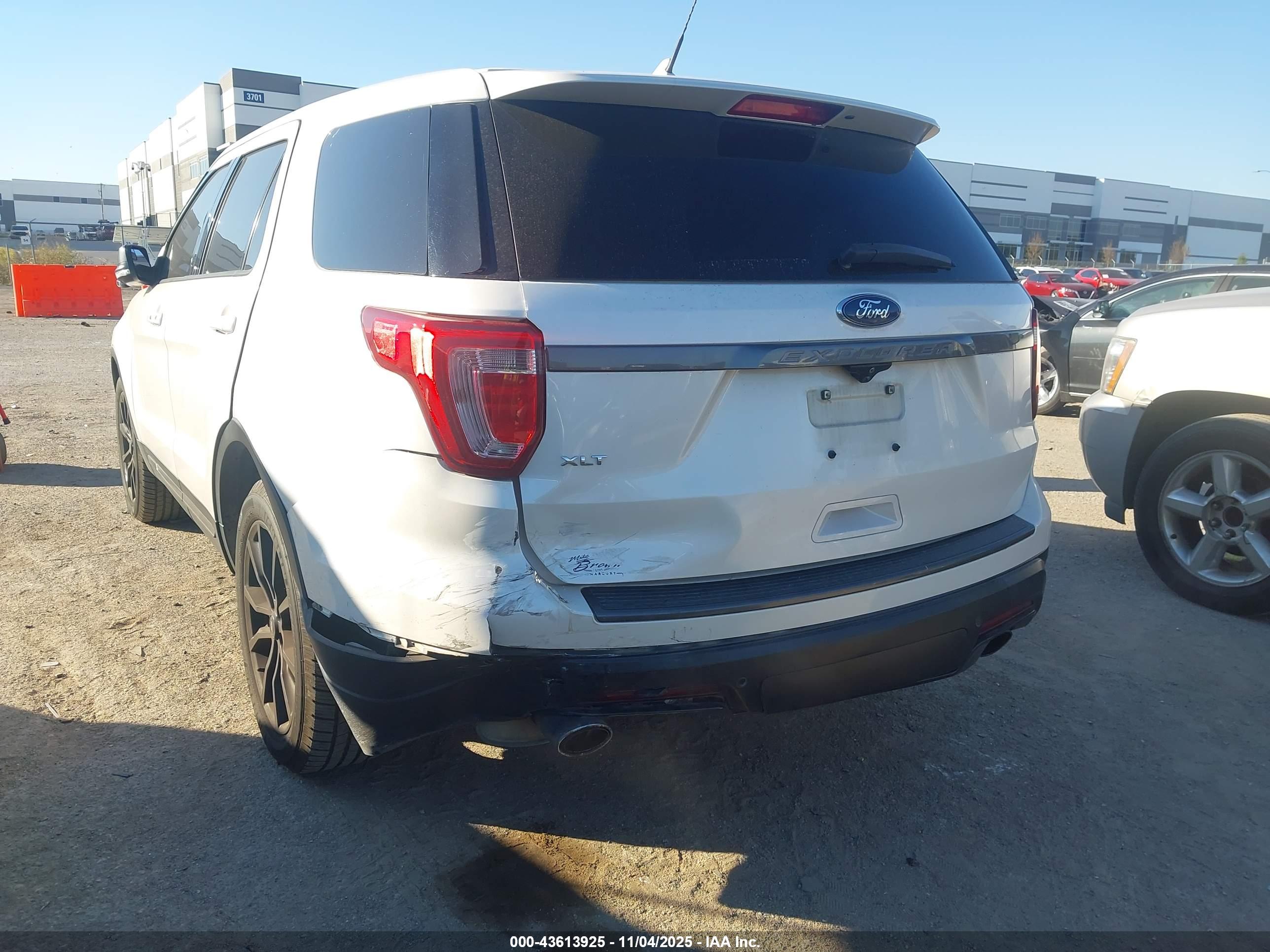 FORD EXPLORER image 6