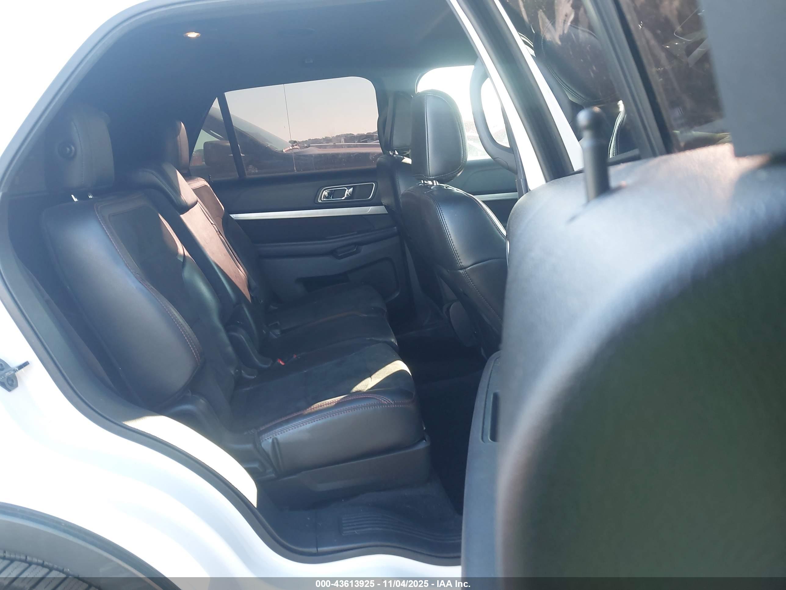 FORD EXPLORER image 8