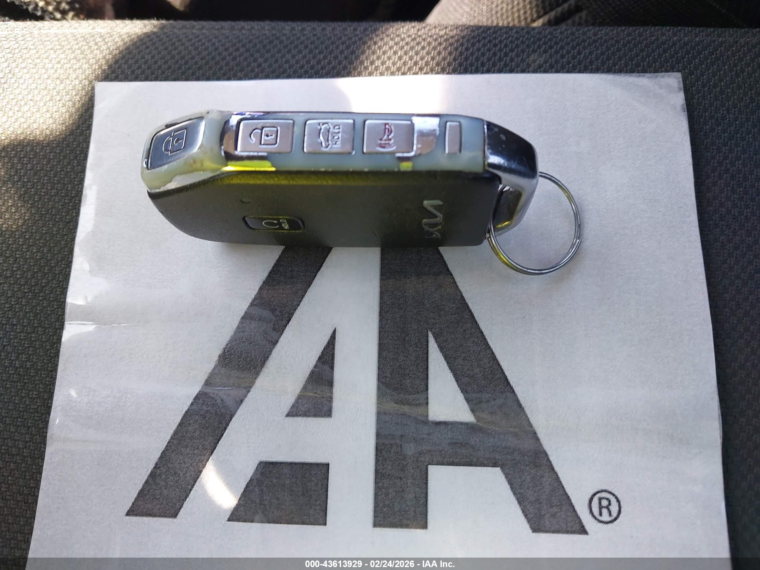 KIA K5 image 11