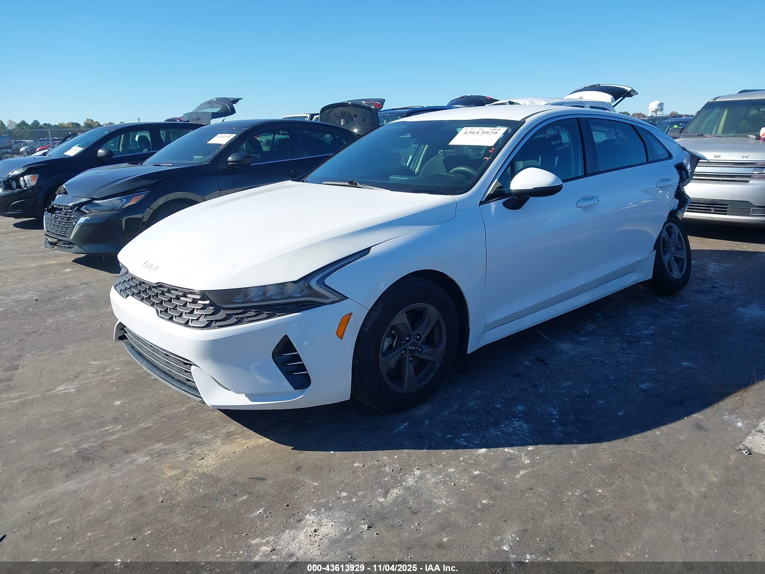 KIA K5 image 2