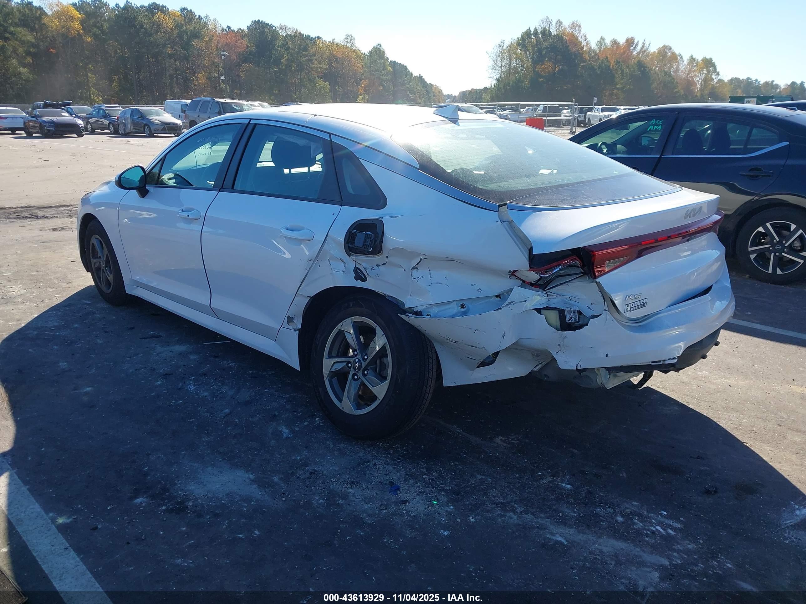 KIA K5 image 3