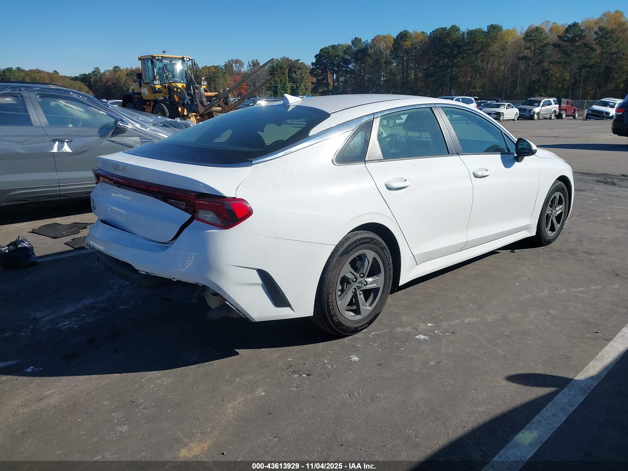 KIA K5 image 4