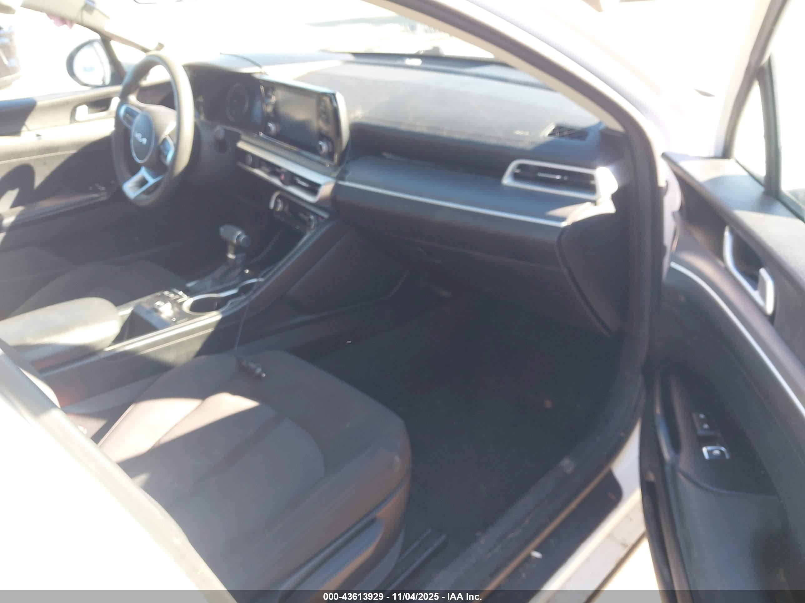 KIA K5 image 5