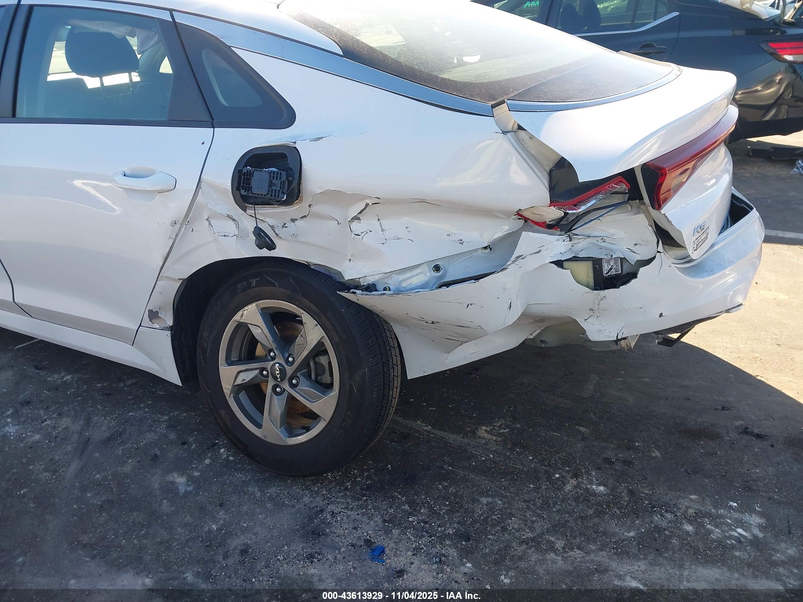 KIA K5 image 6