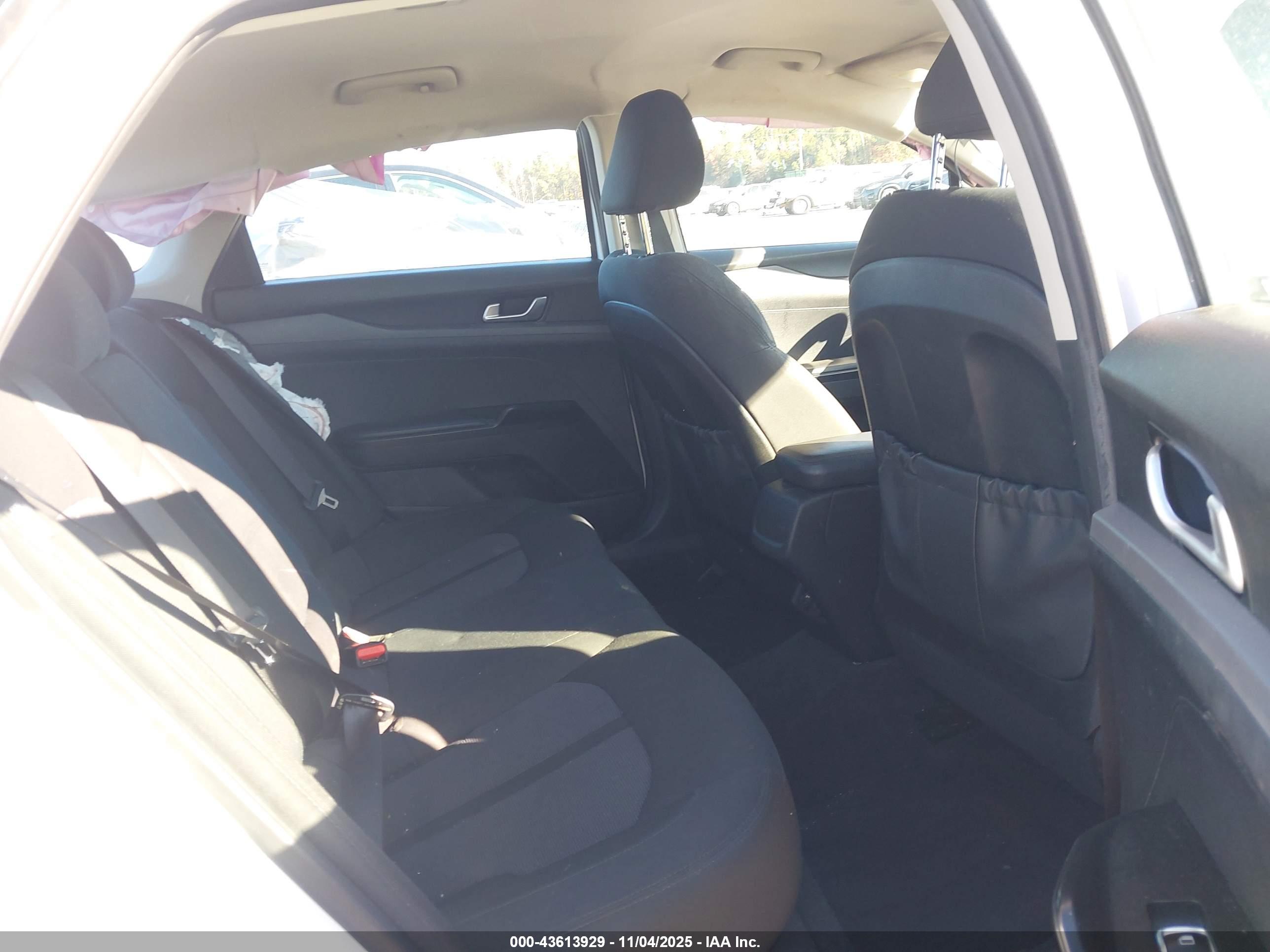 KIA K5 image 8