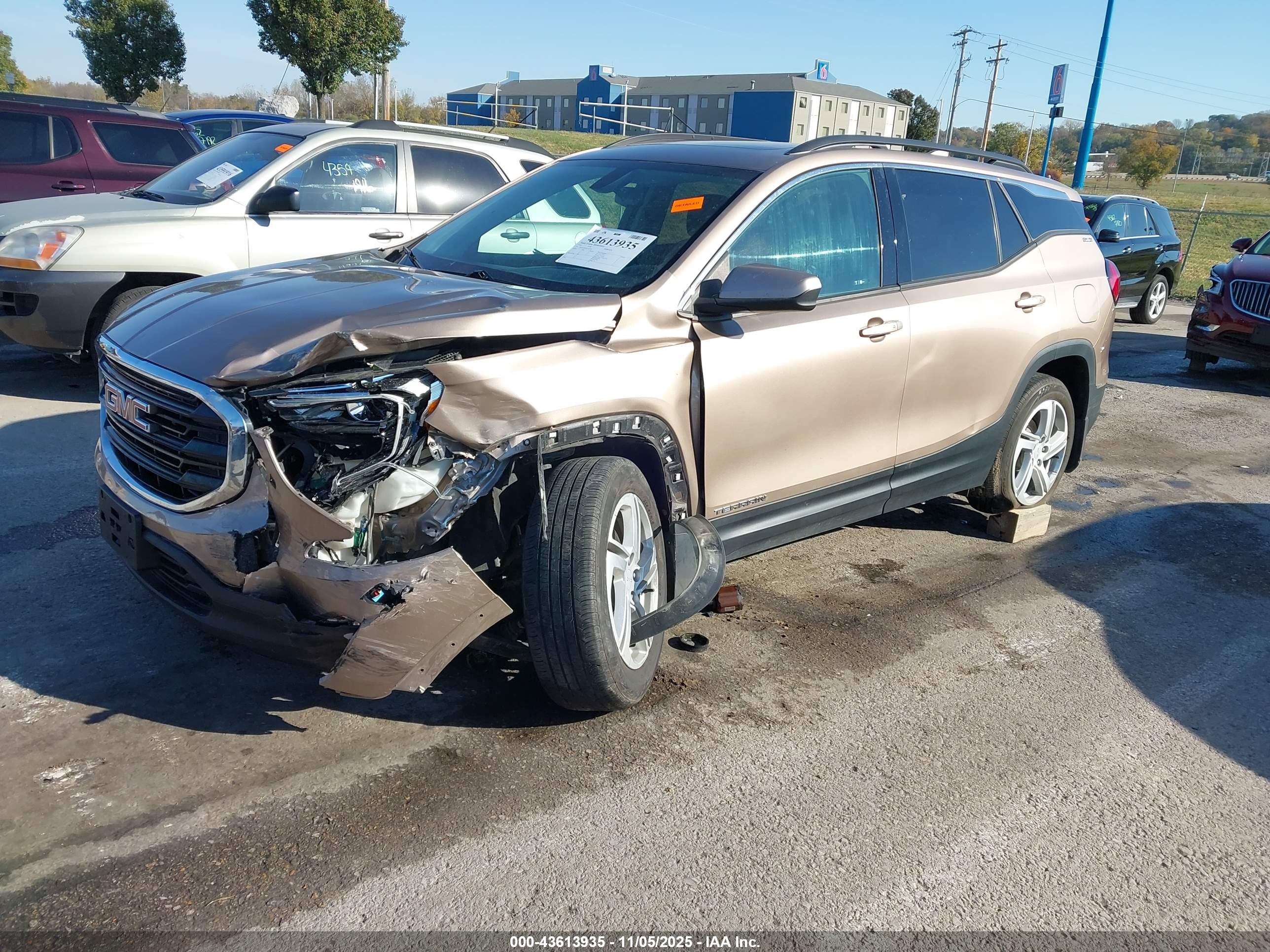 GMC TERRAIN image 2