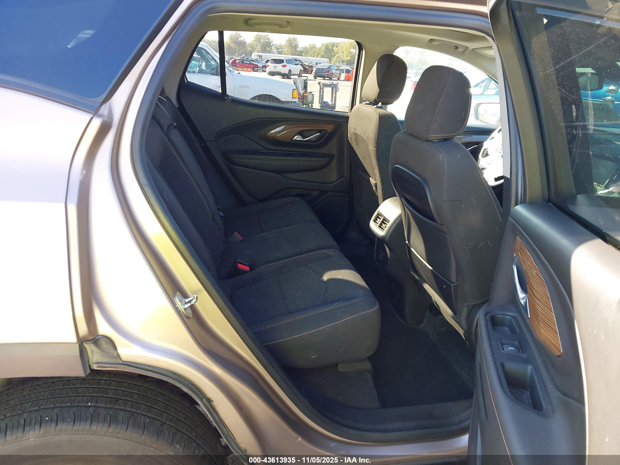 GMC TERRAIN image 8