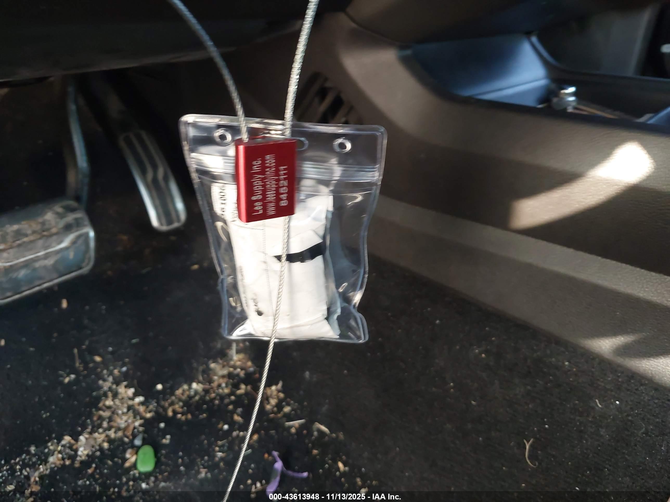 FORD FUSION image 11