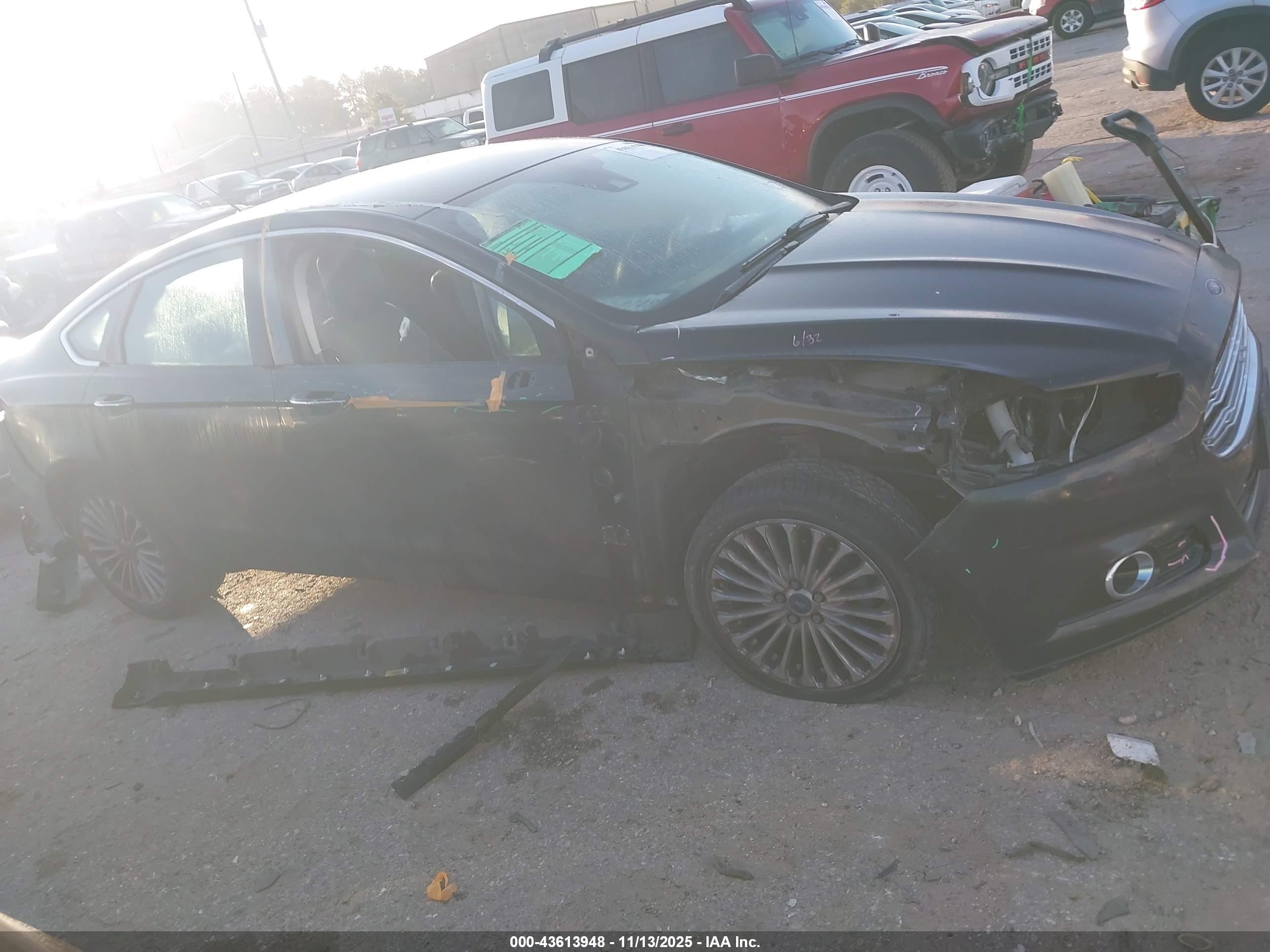 FORD FUSION image 6