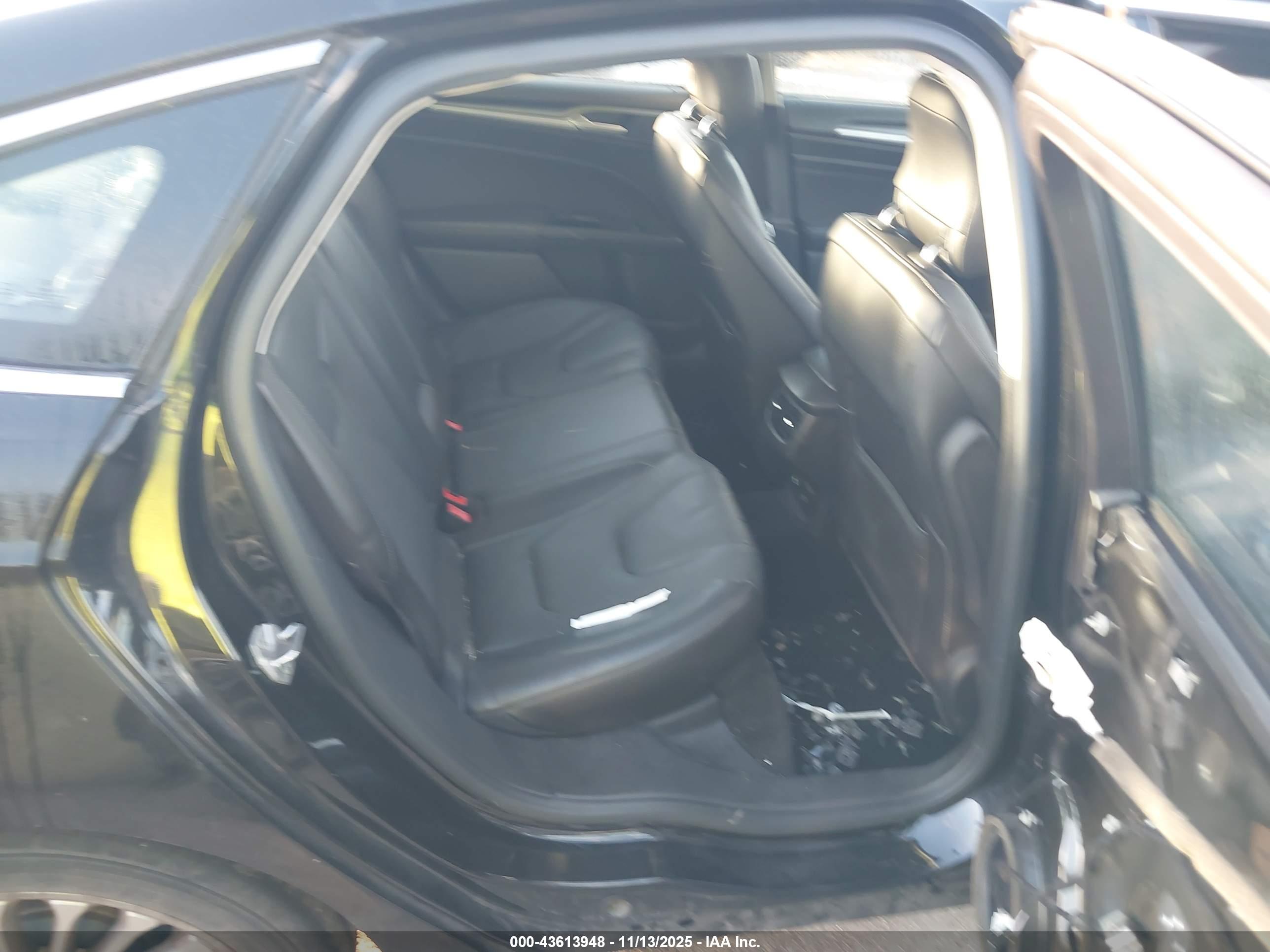 FORD FUSION image 8