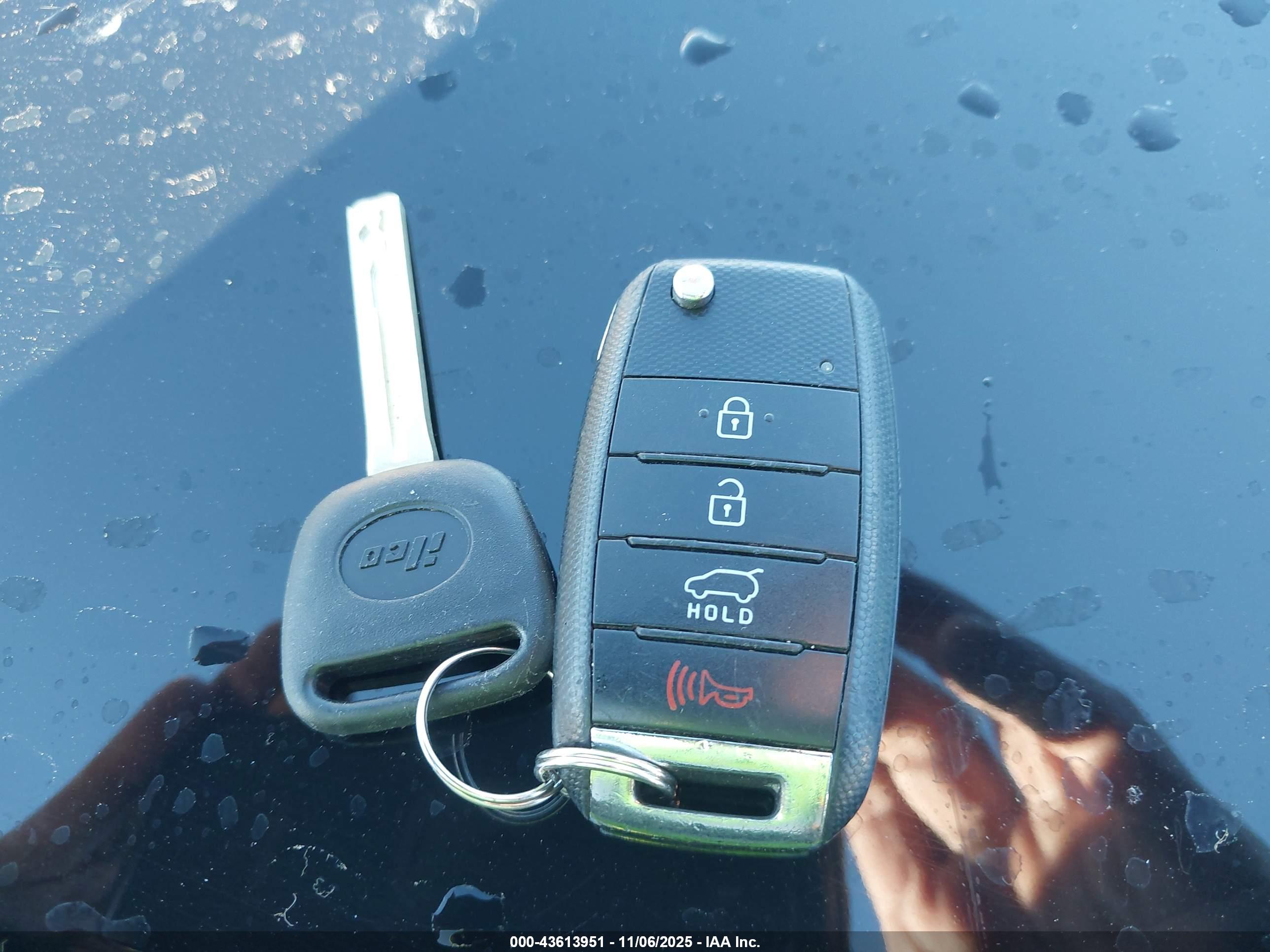 KIA SORENTO image 11