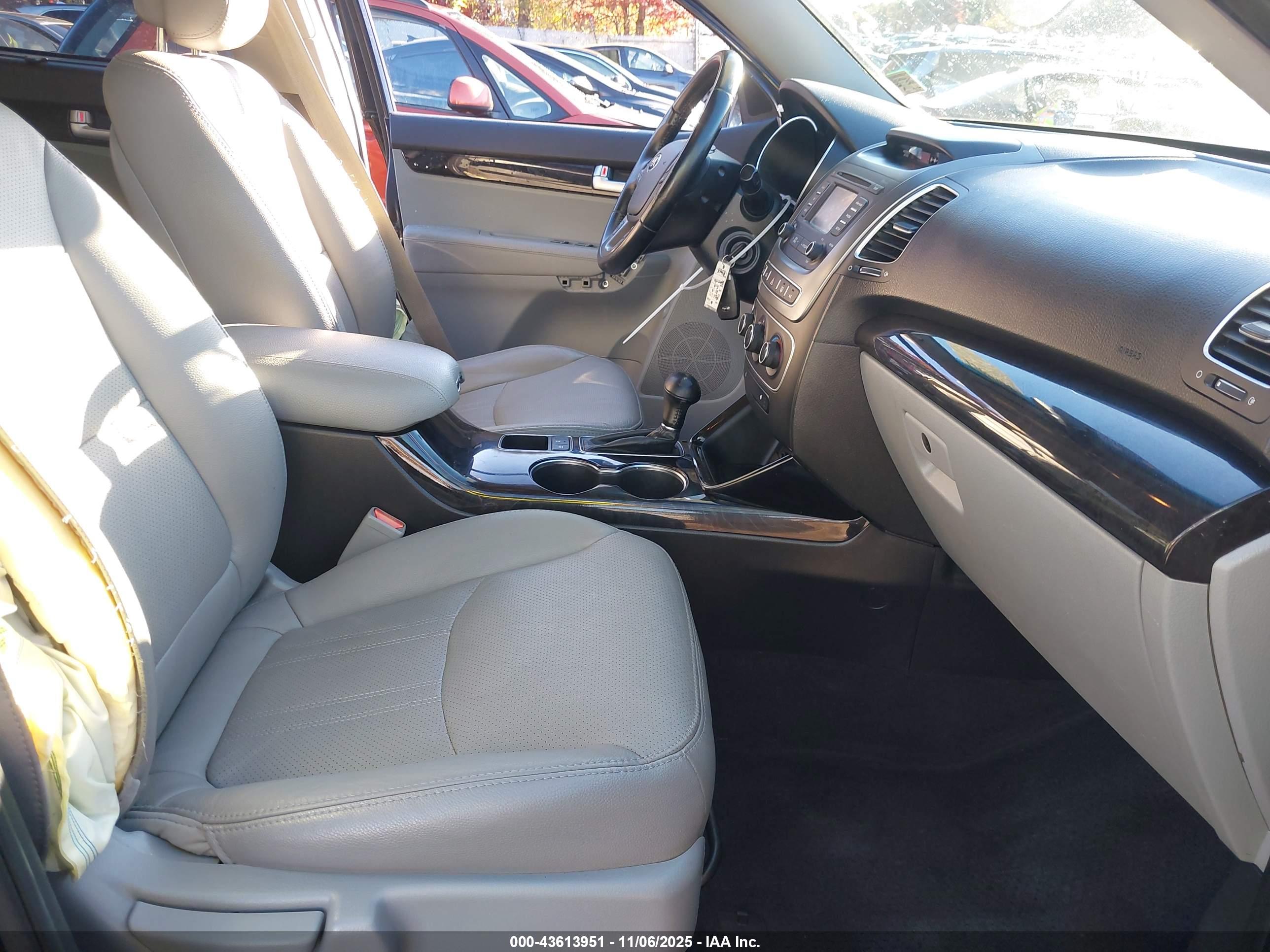 KIA SORENTO image 5