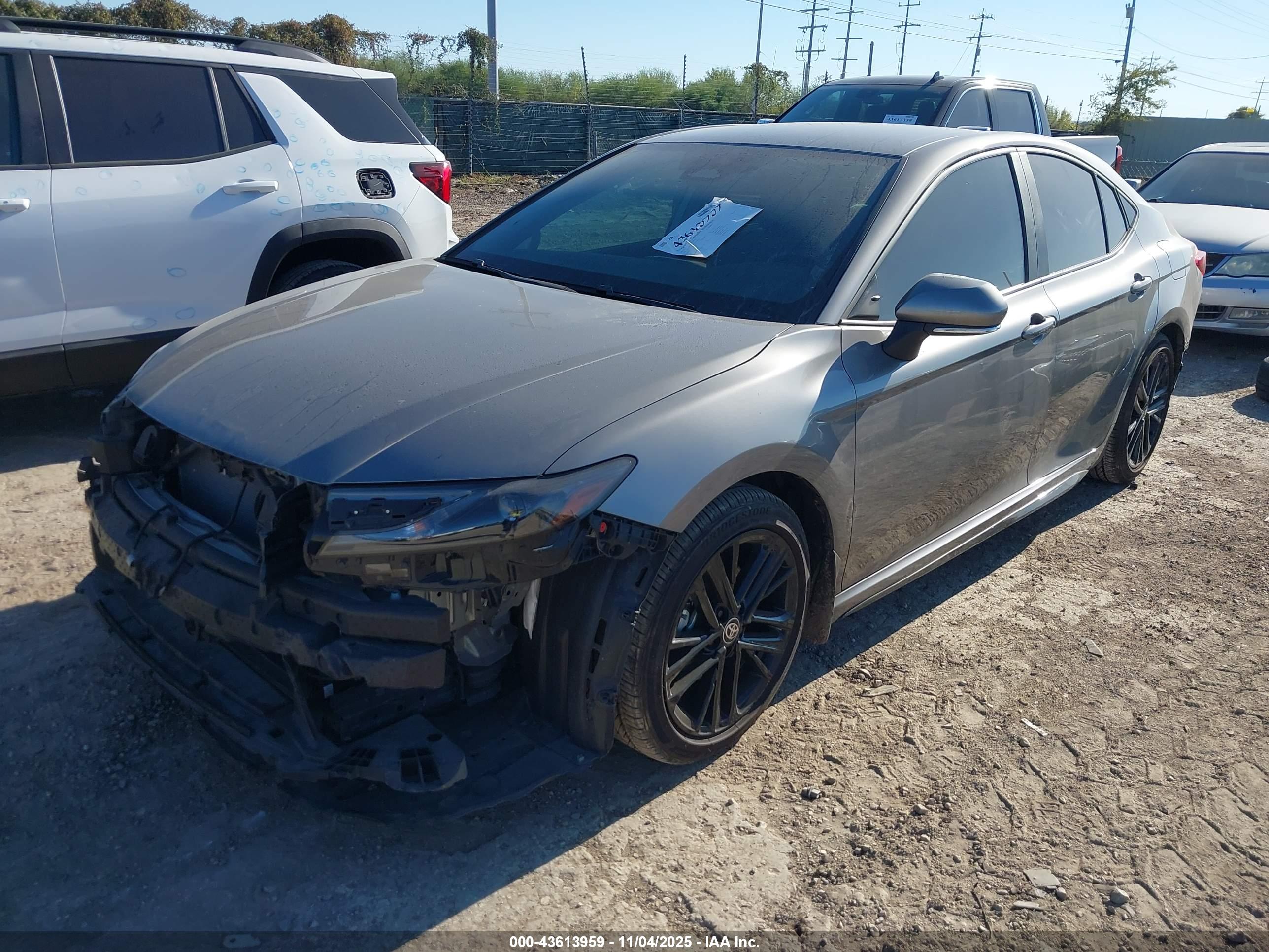 TOYOTA CAMRY image 2