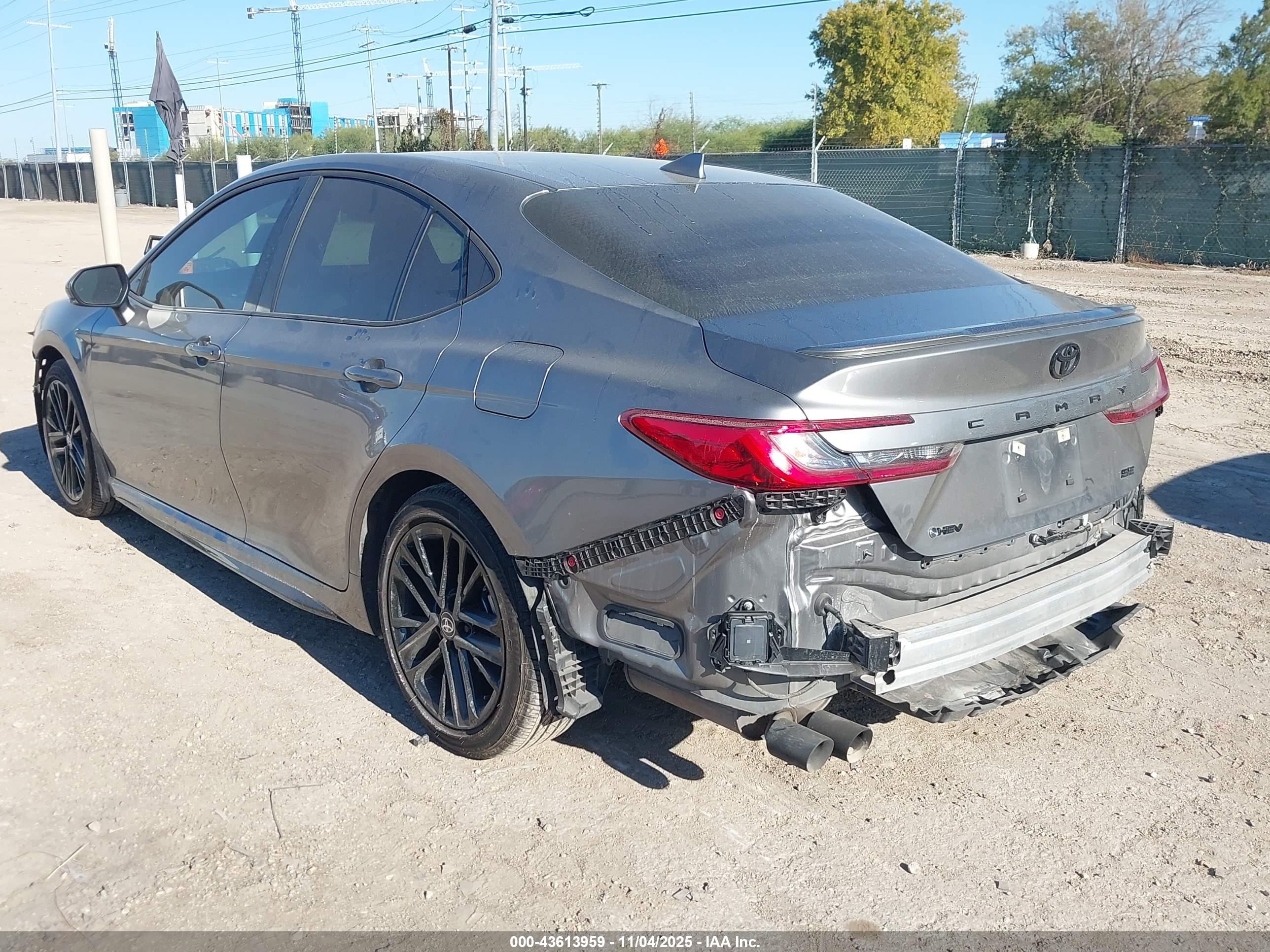 TOYOTA CAMRY image 3