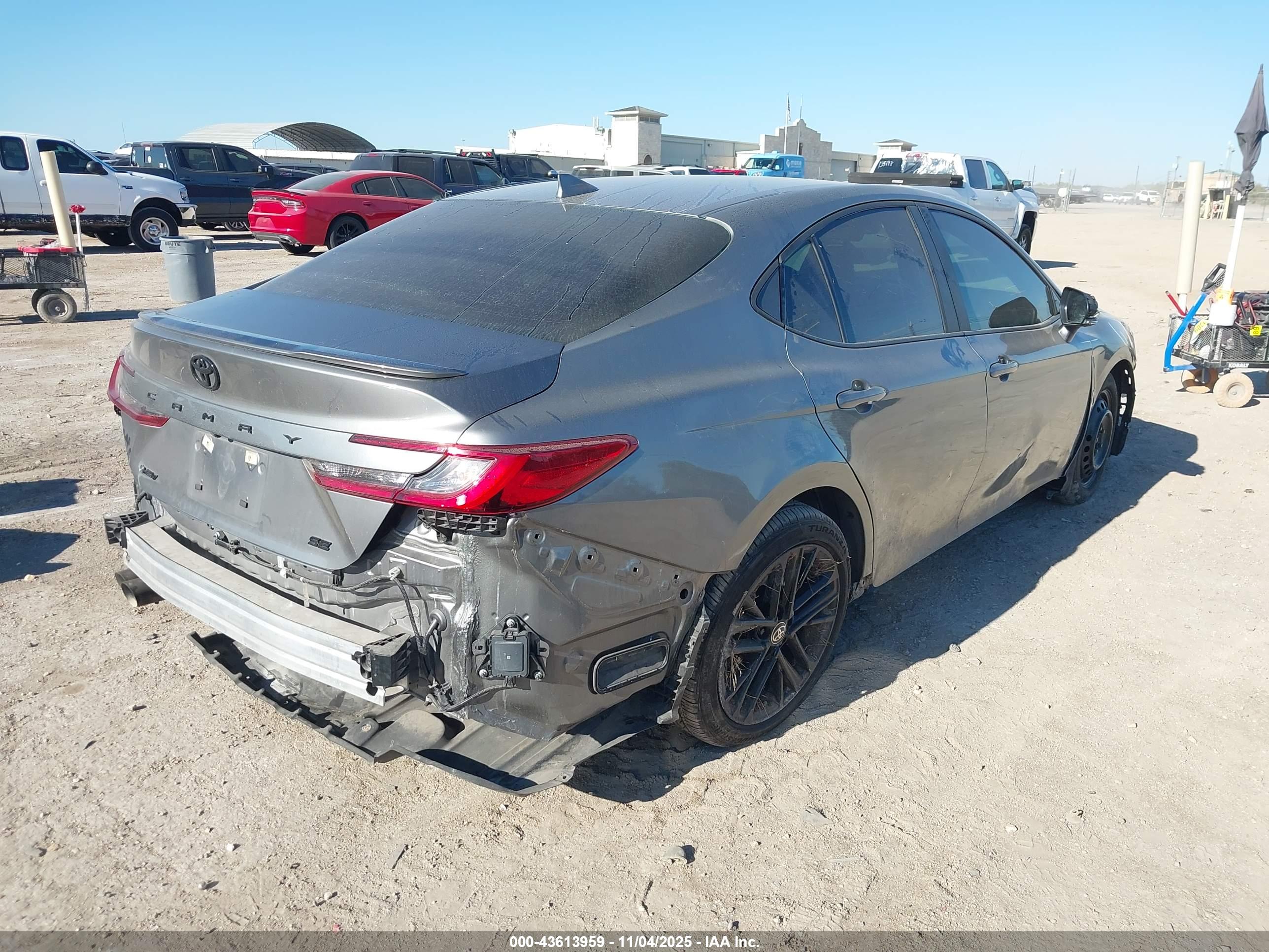 TOYOTA CAMRY image 4