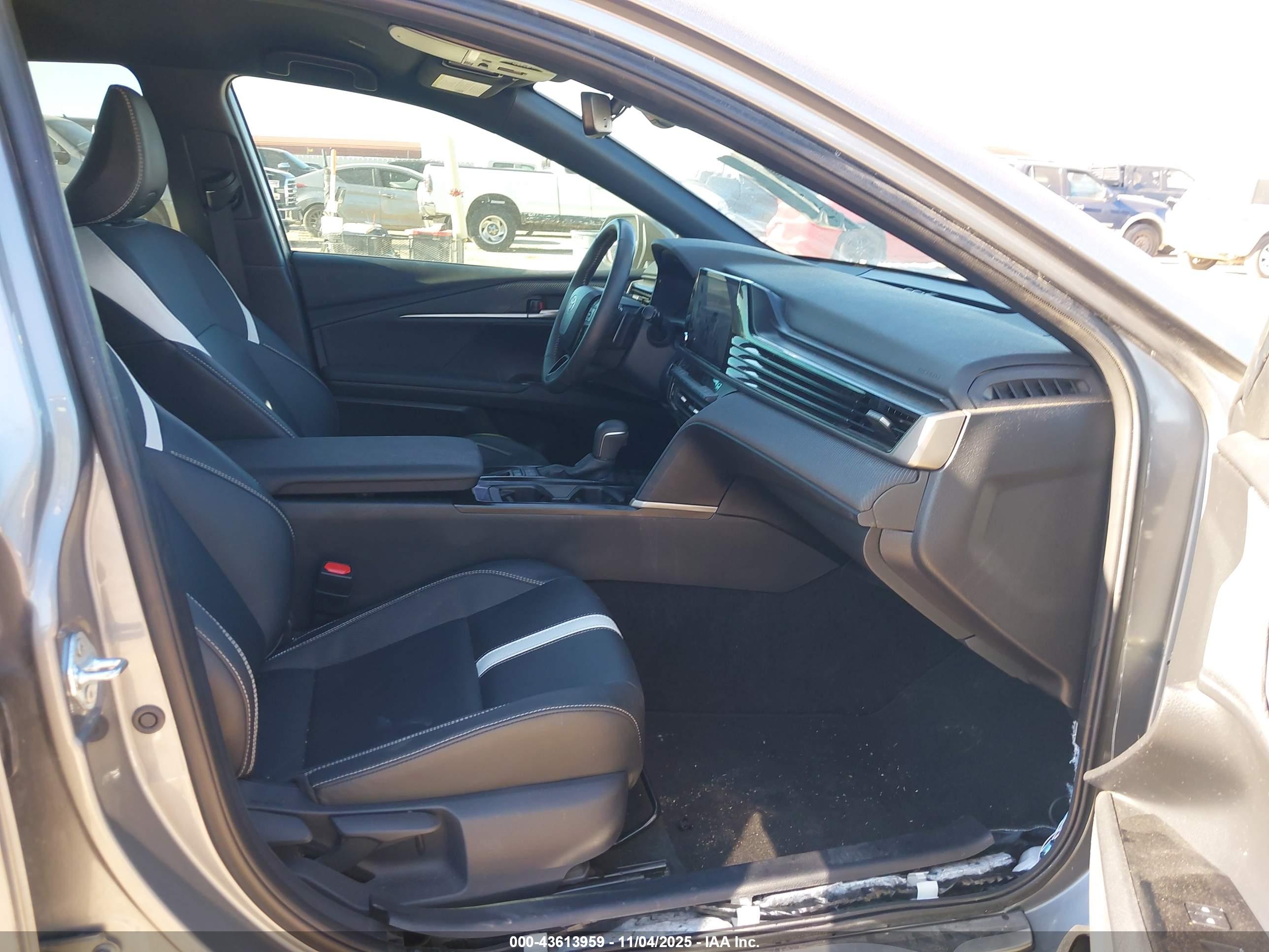 TOYOTA CAMRY image 5