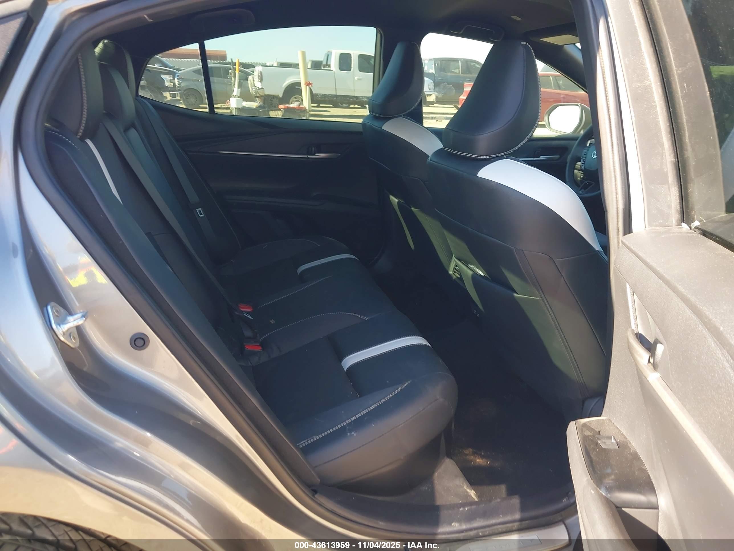 TOYOTA CAMRY image 8