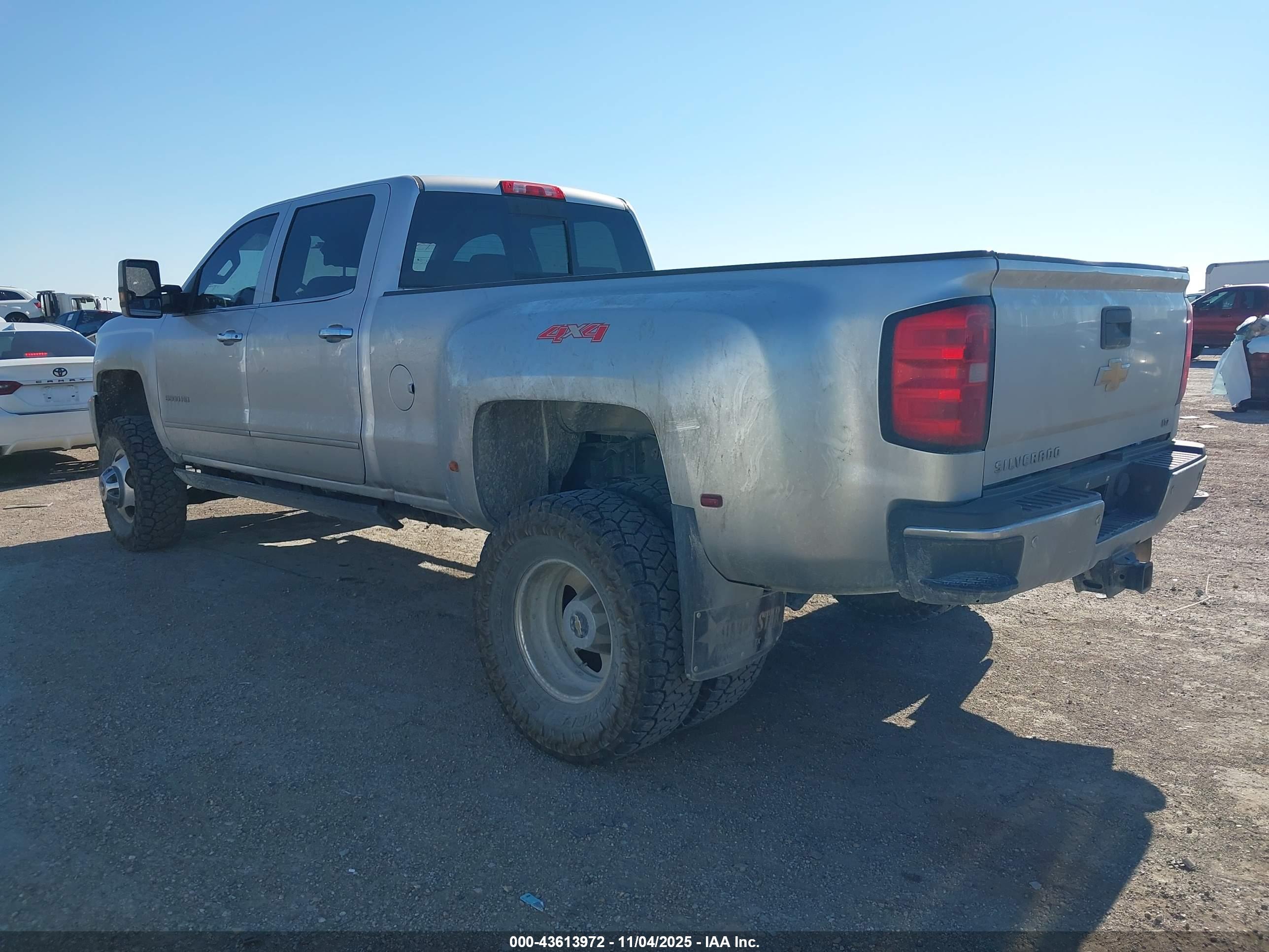 CHEVROLET SILVERADO image 3