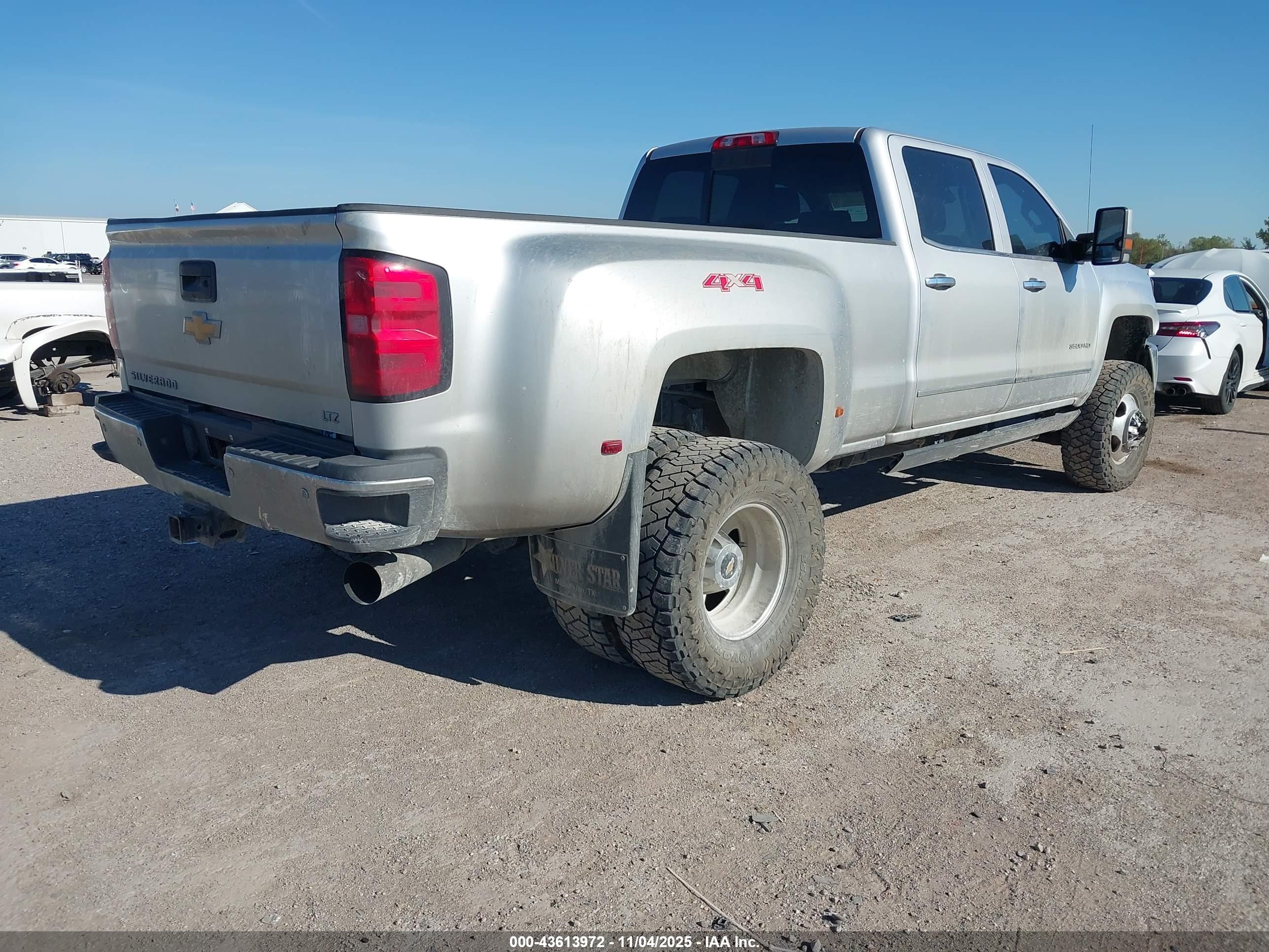 CHEVROLET SILVERADO image 4