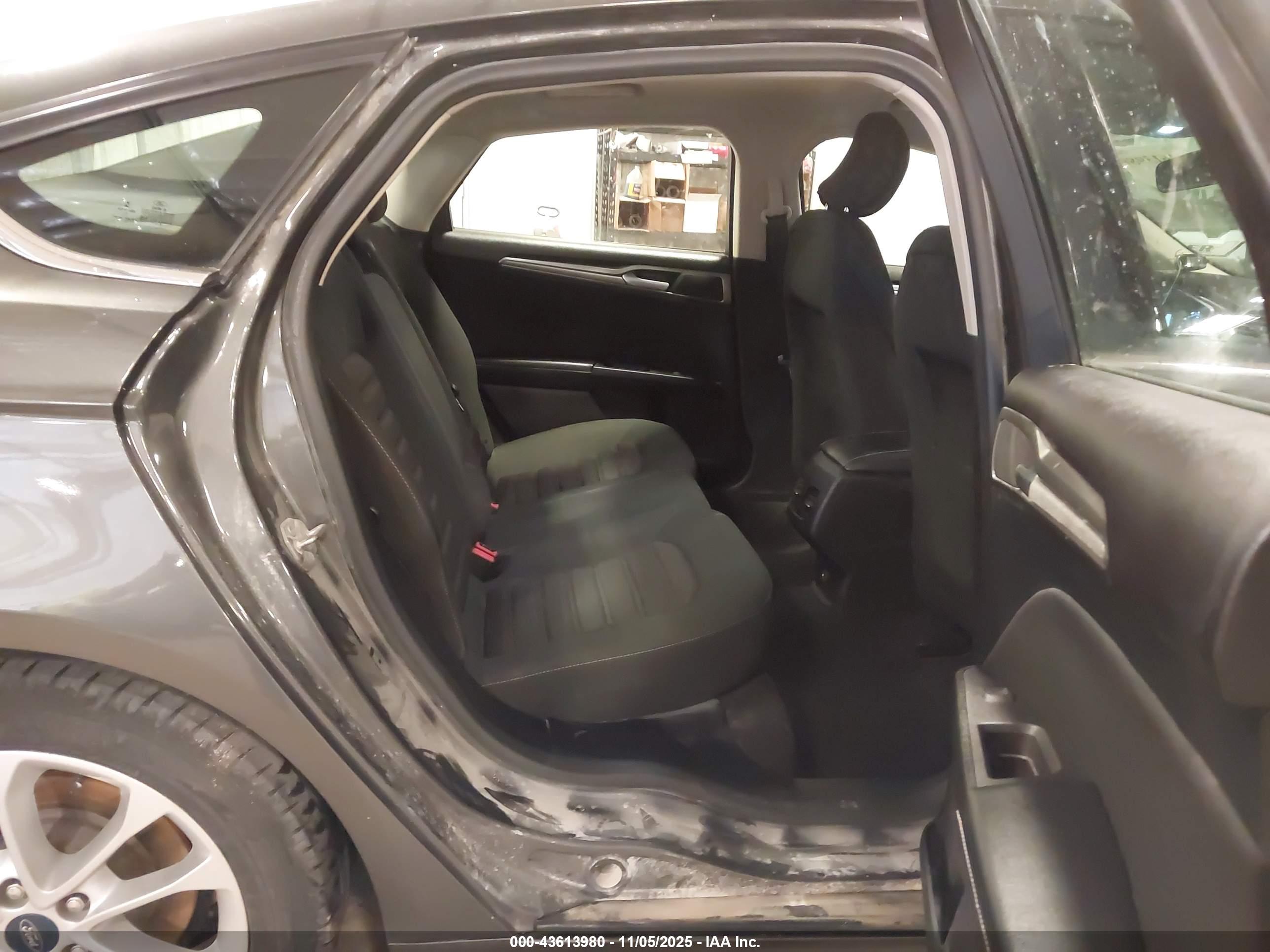 FORD FUSION image 8