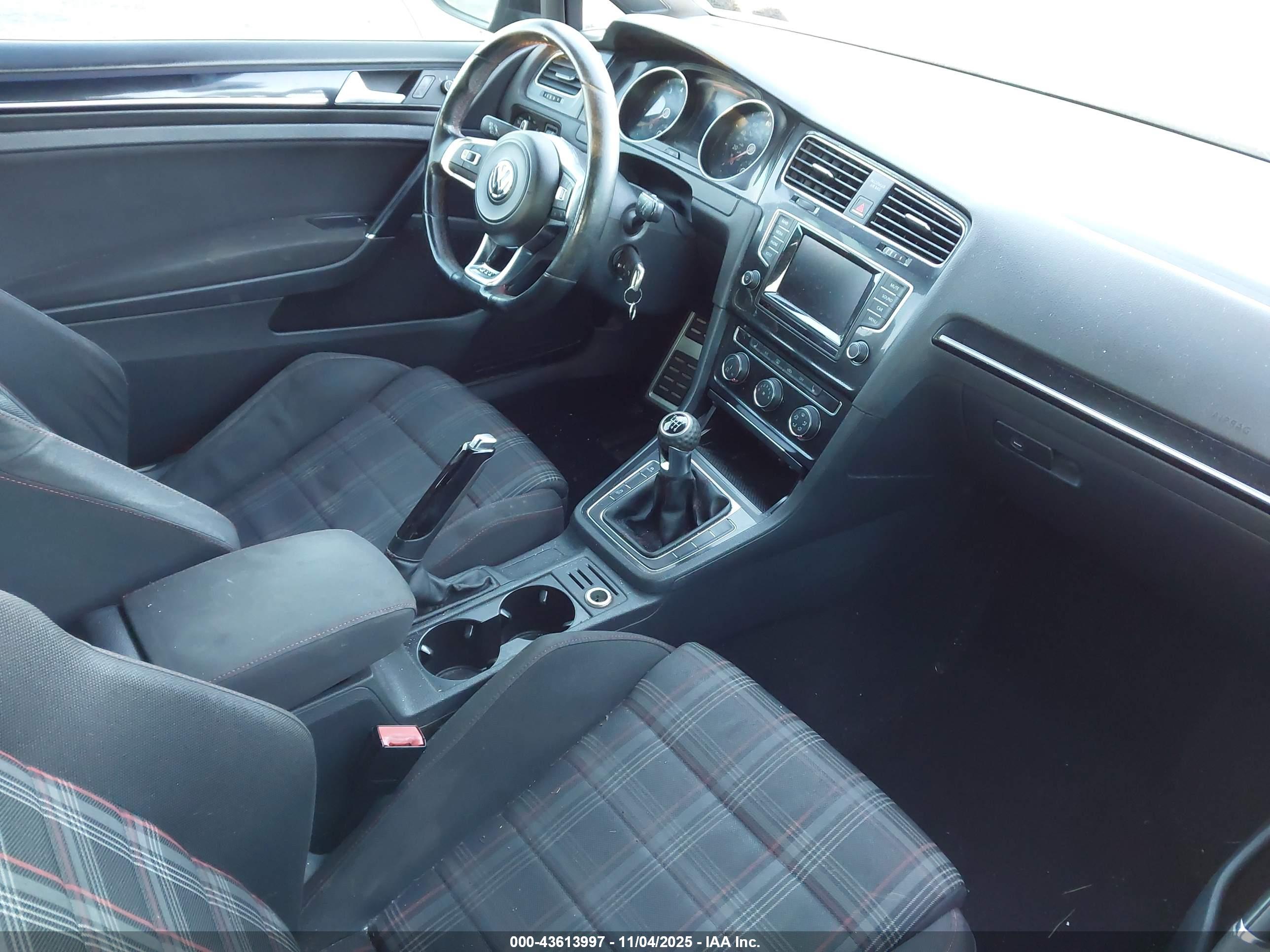 VOLKSWAGEN GOLF image 5
