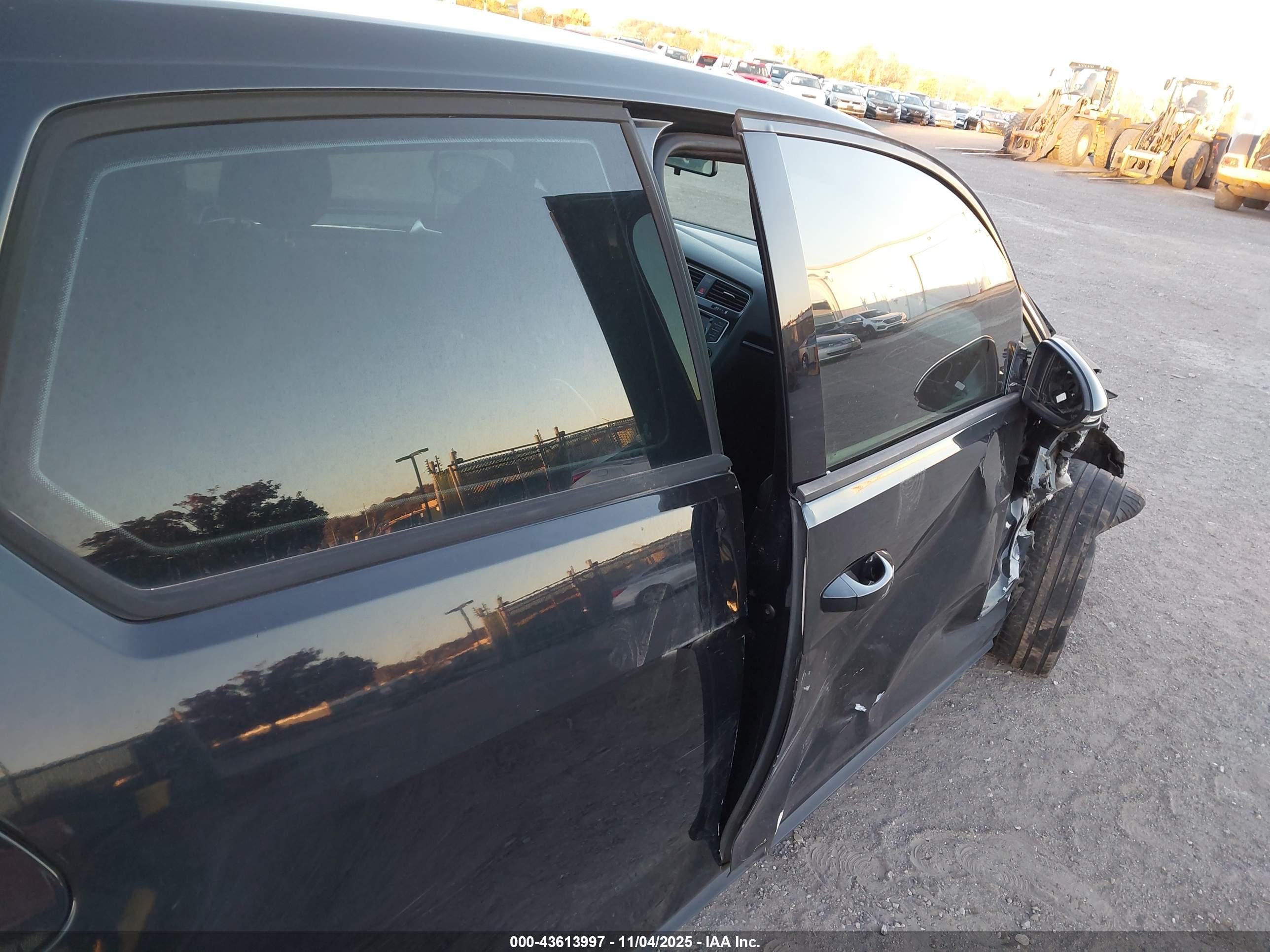 VOLKSWAGEN GOLF image 6