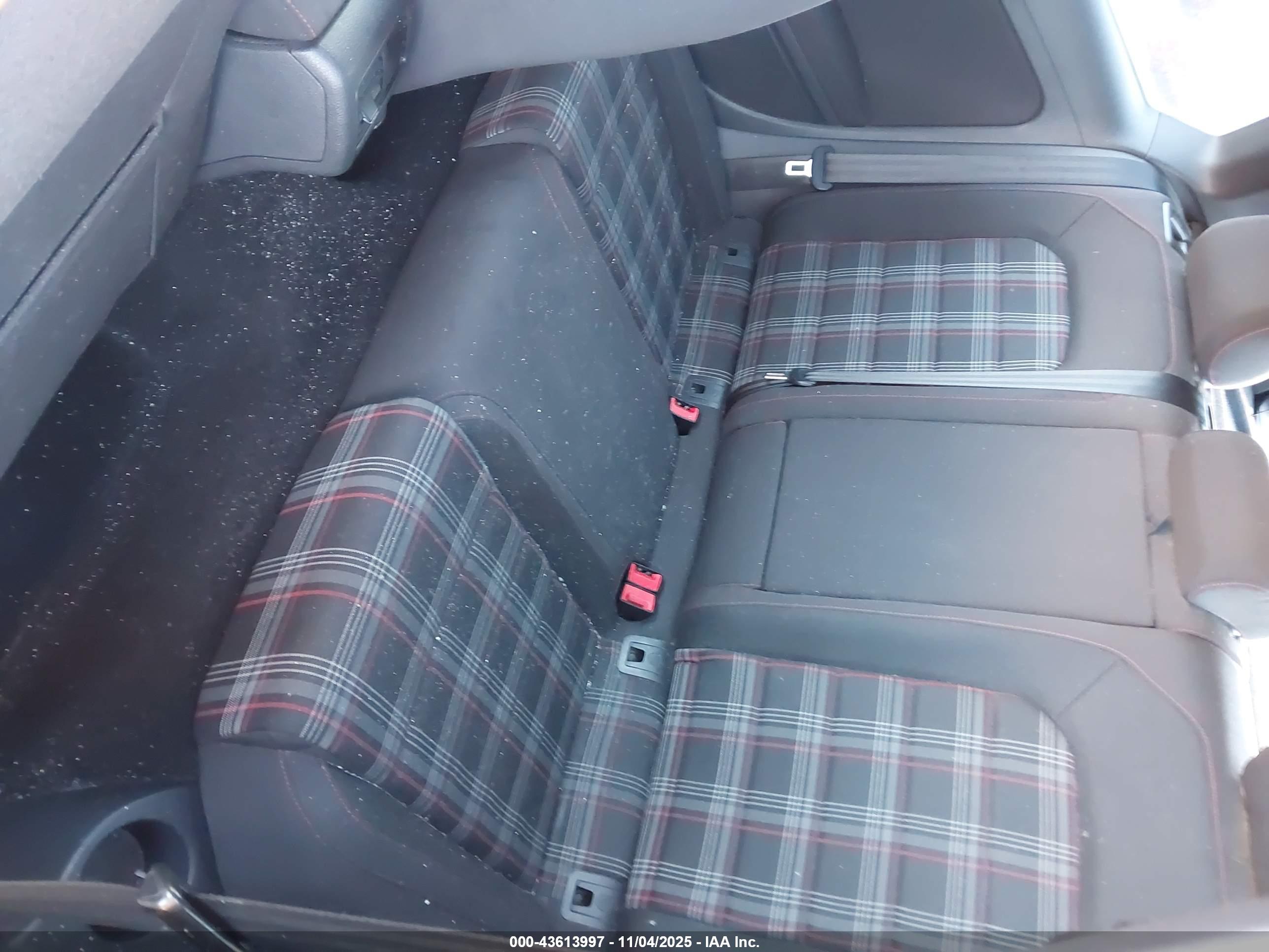 VOLKSWAGEN GOLF image 8