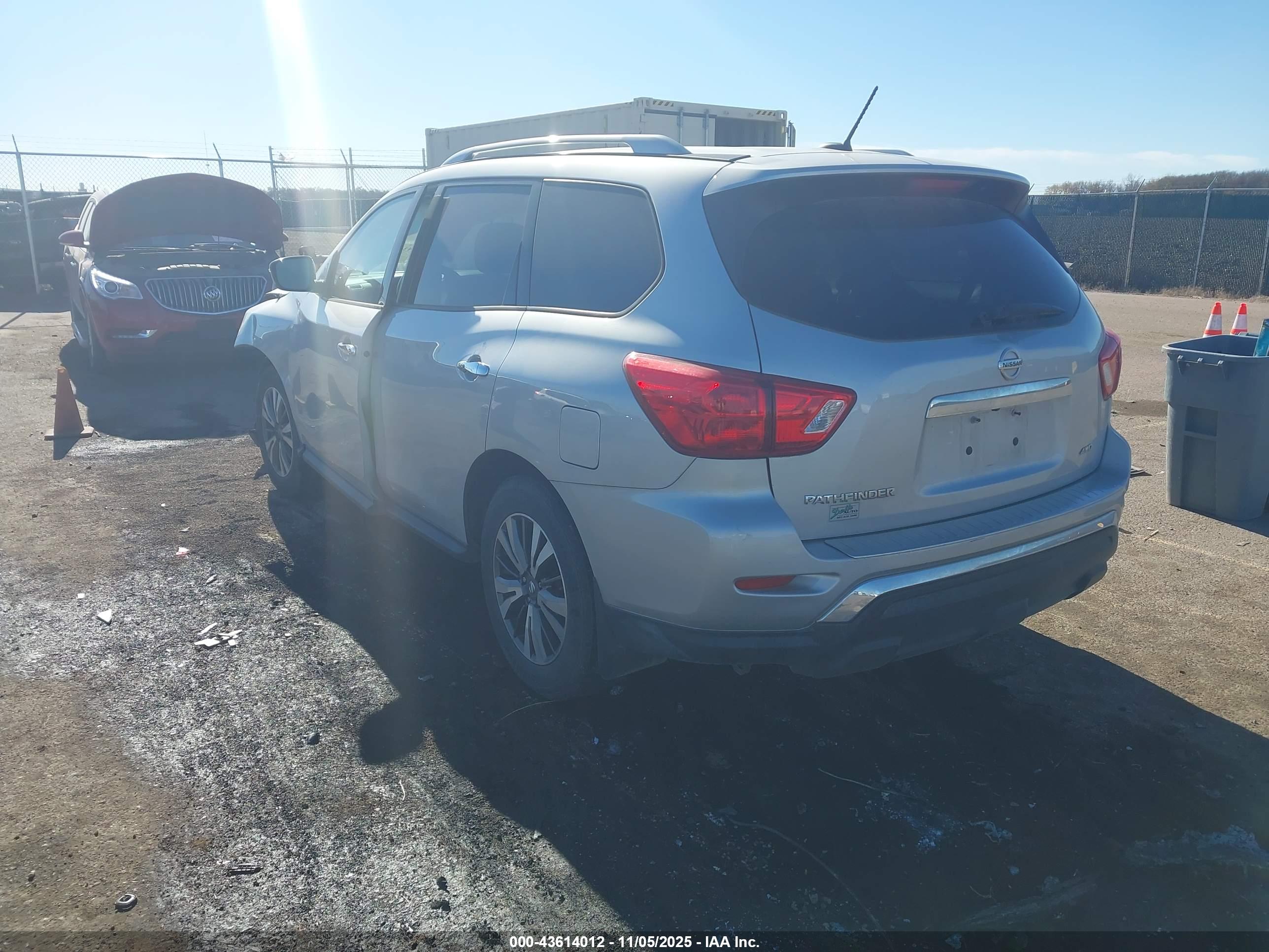 NISSAN PATHFINDER image 3