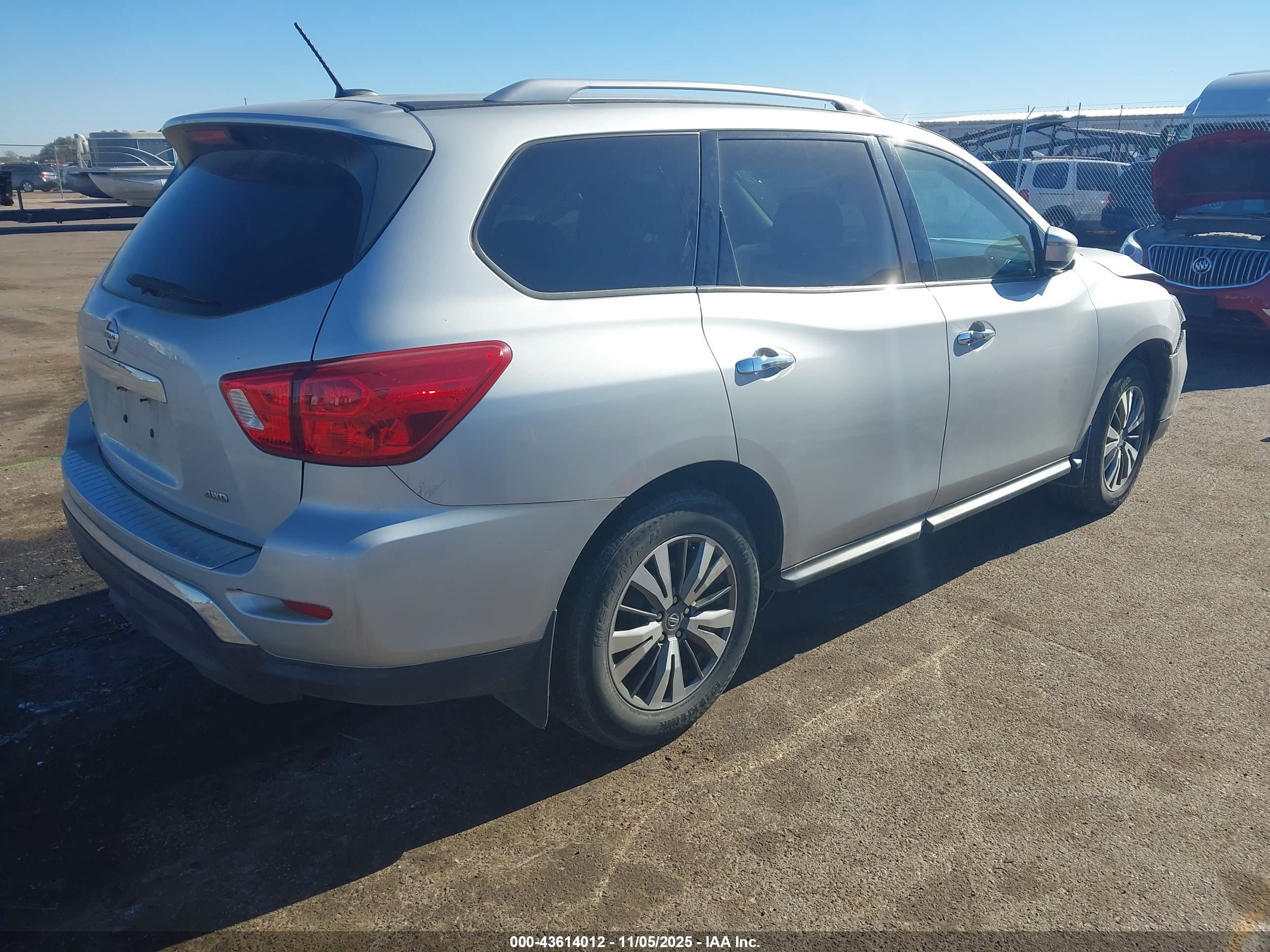 NISSAN PATHFINDER image 4