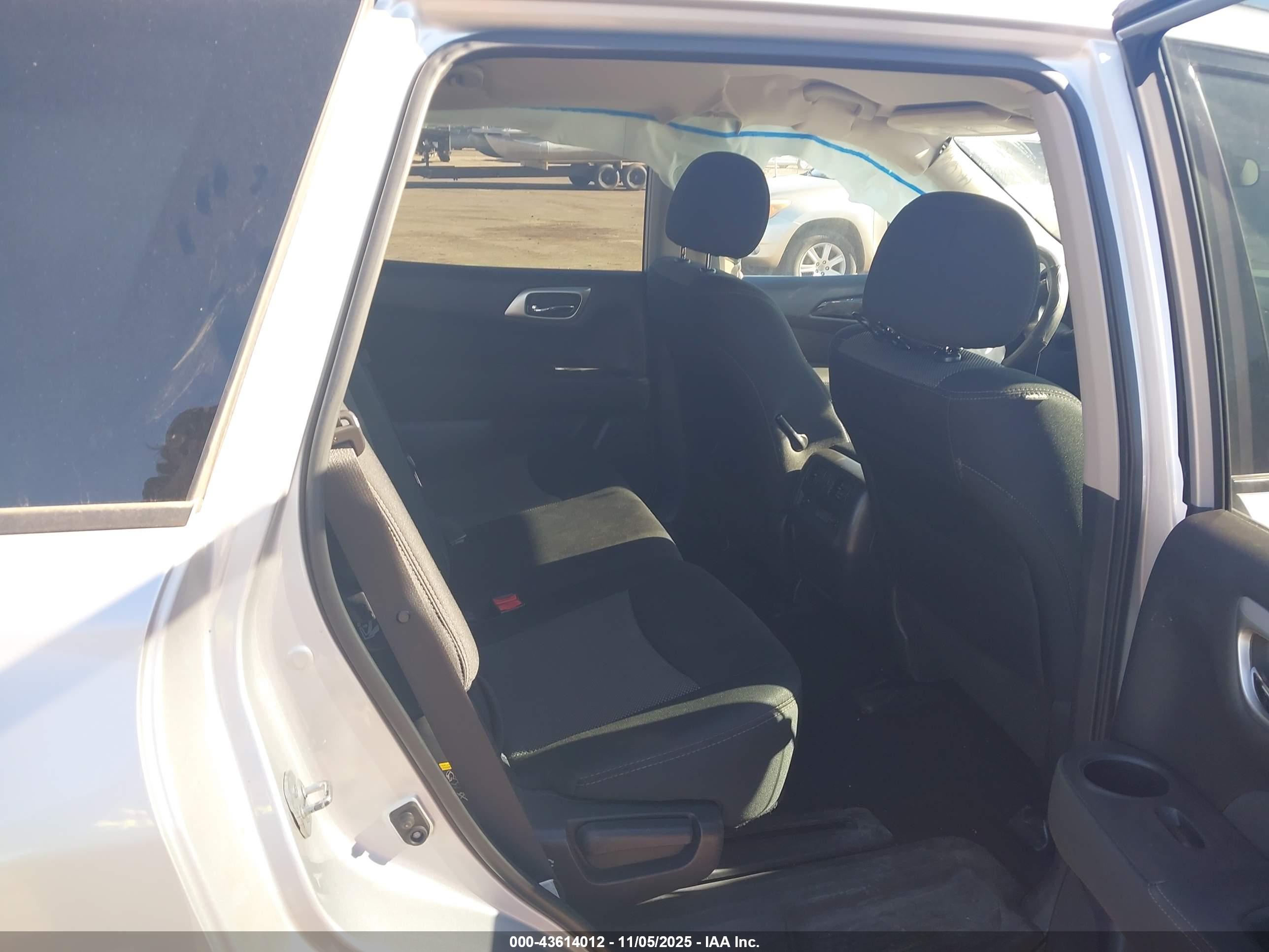 NISSAN PATHFINDER image 8