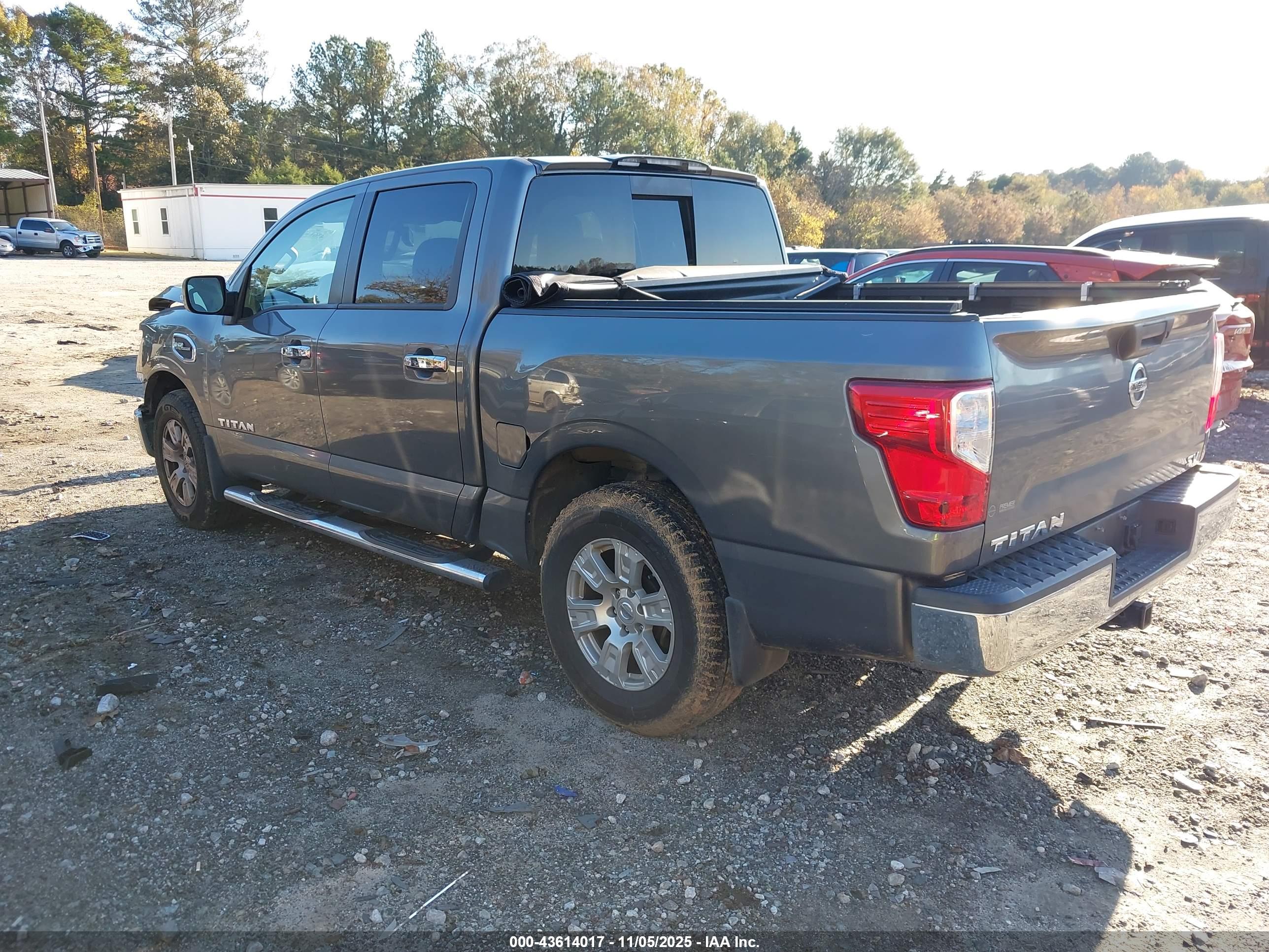 NISSAN TITAN image 3