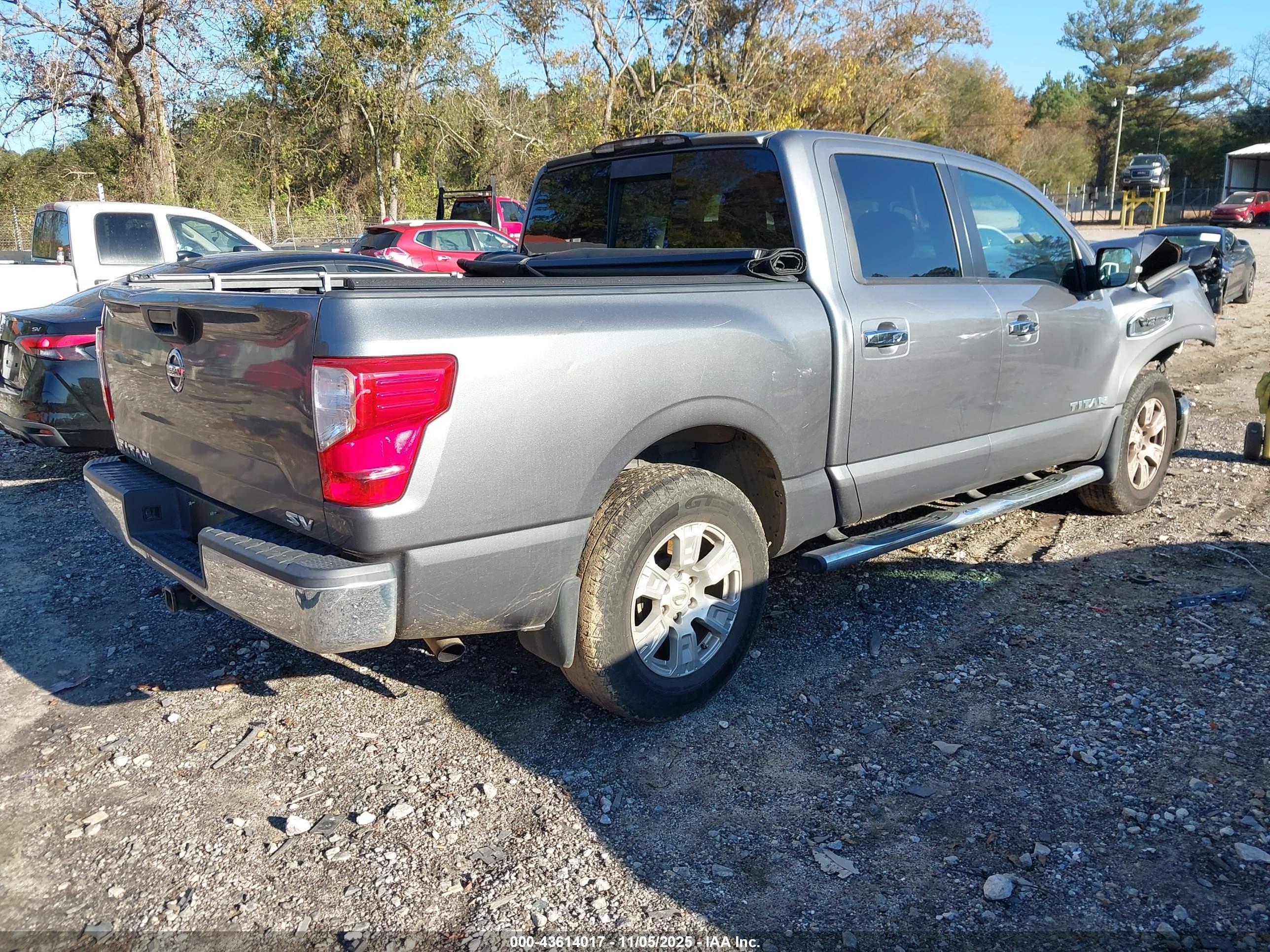 NISSAN TITAN image 4