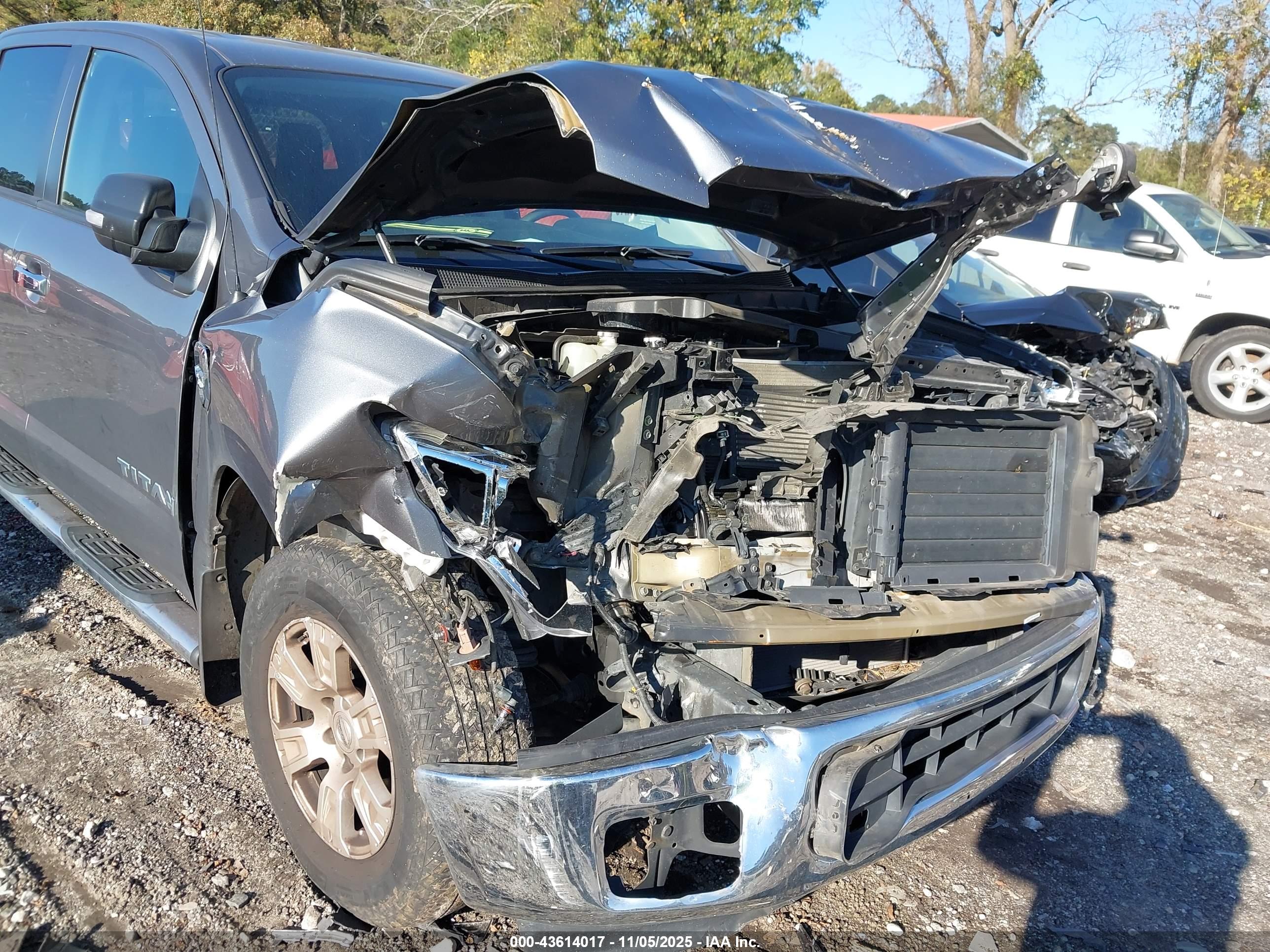 NISSAN TITAN image 6