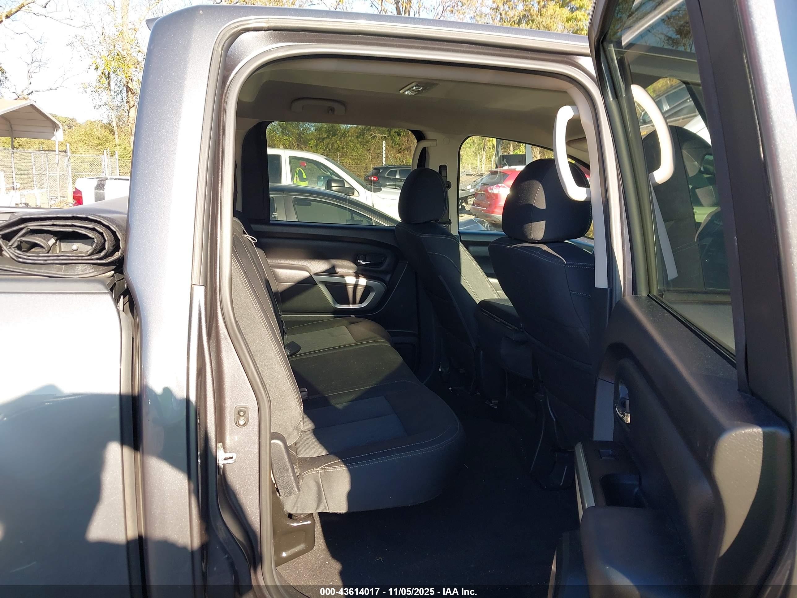 NISSAN TITAN image 8