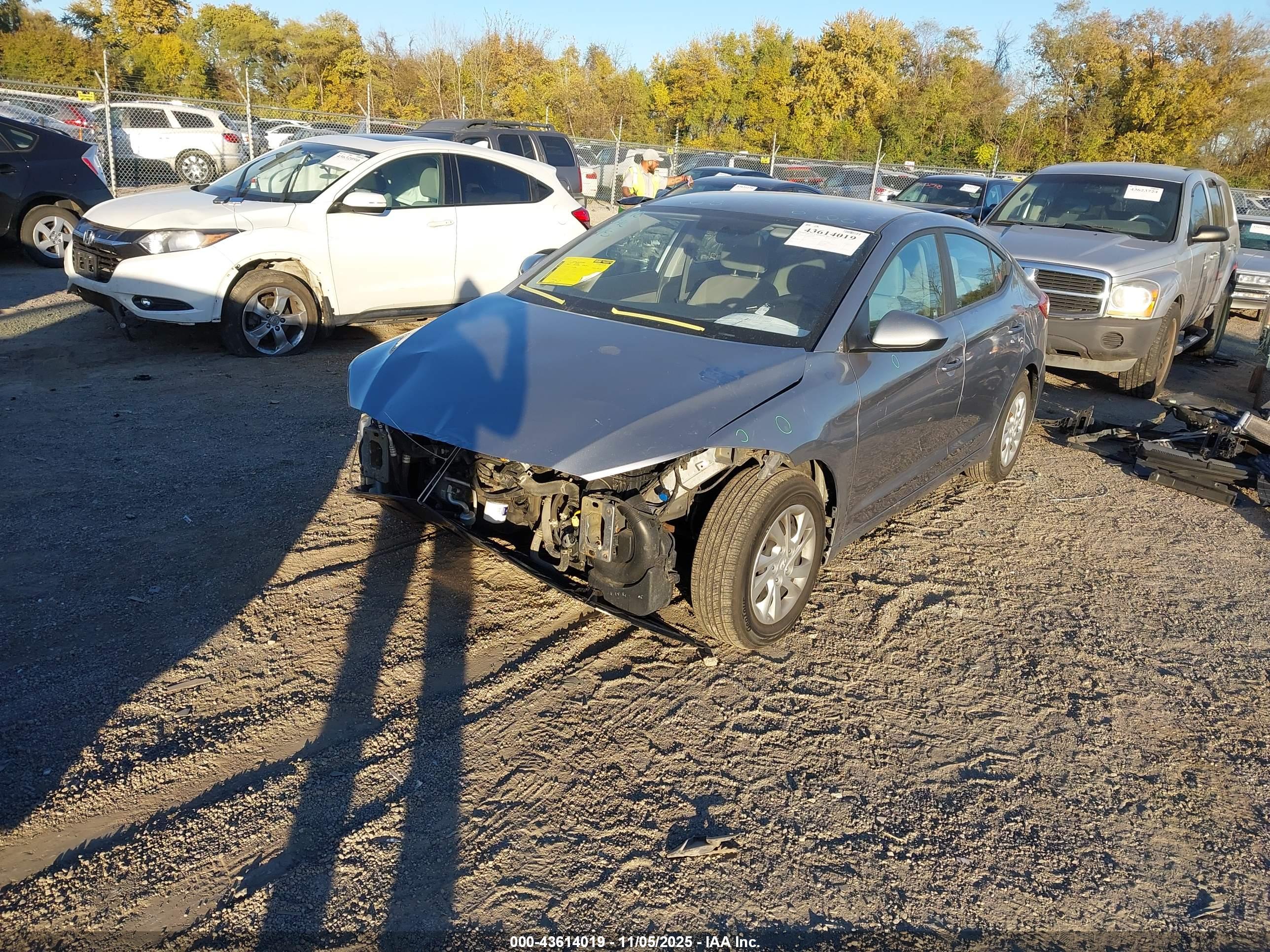 HYUNDAI ELANTRA image 2