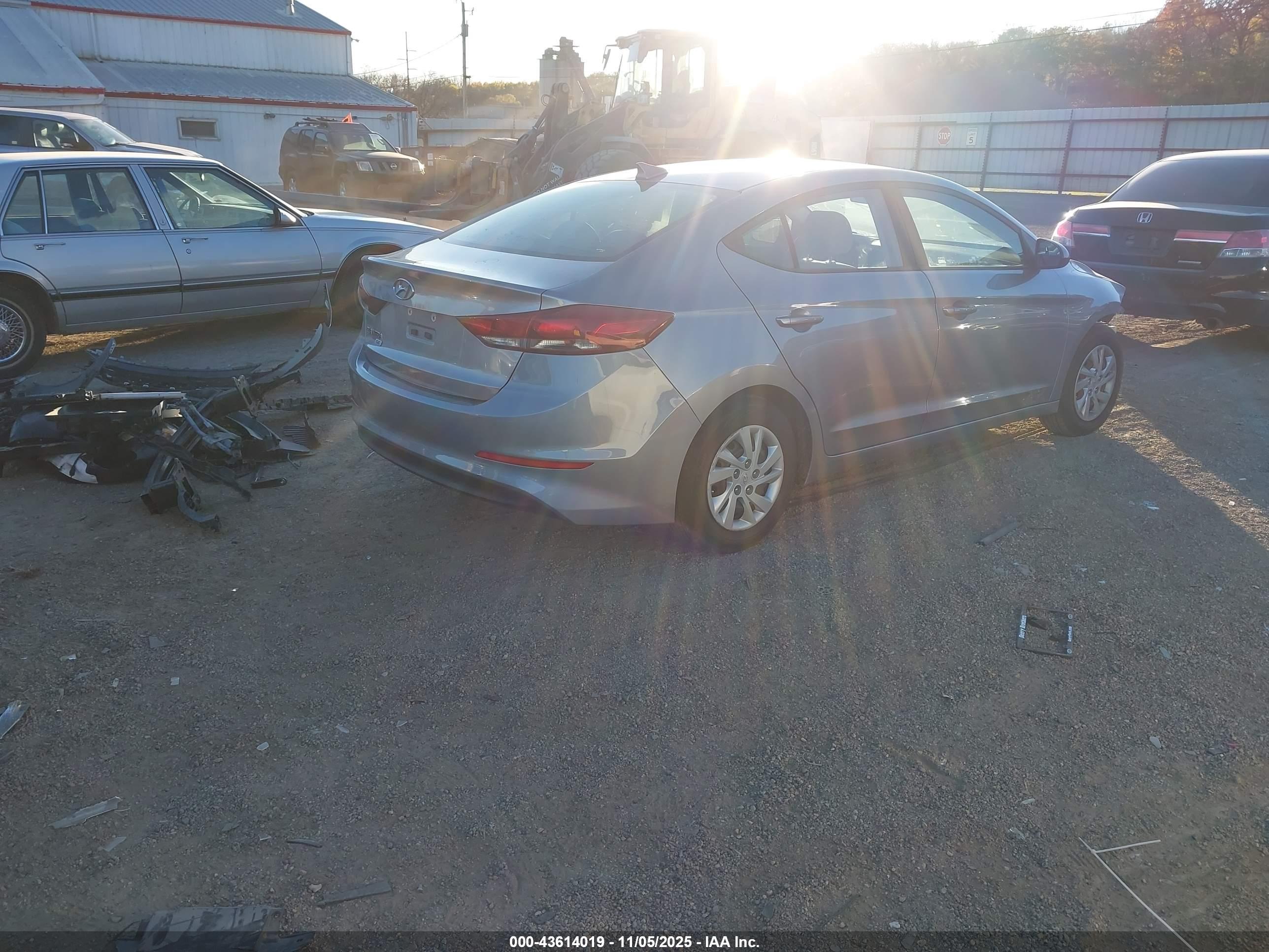 HYUNDAI ELANTRA image 4