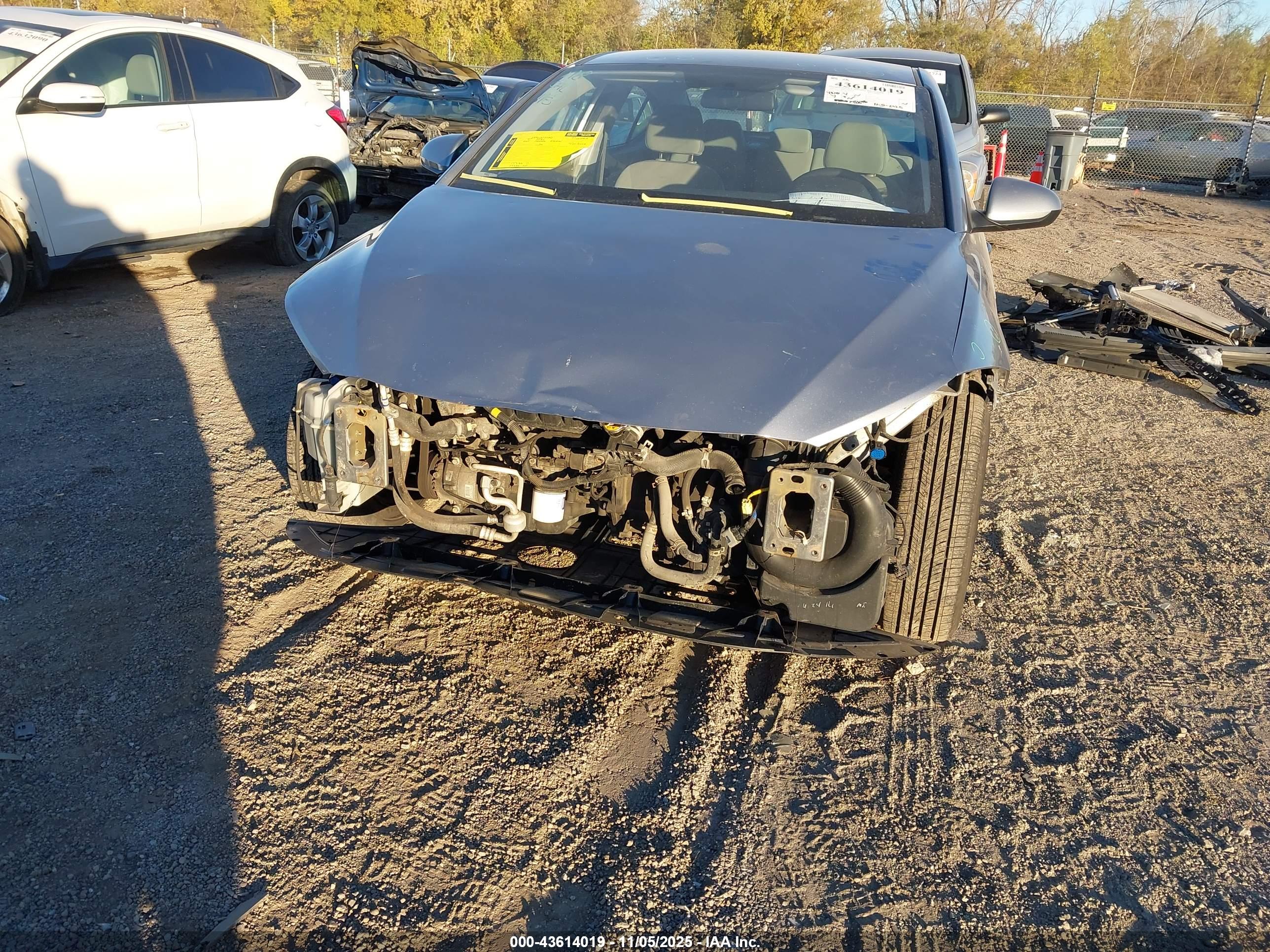 HYUNDAI ELANTRA image 6
