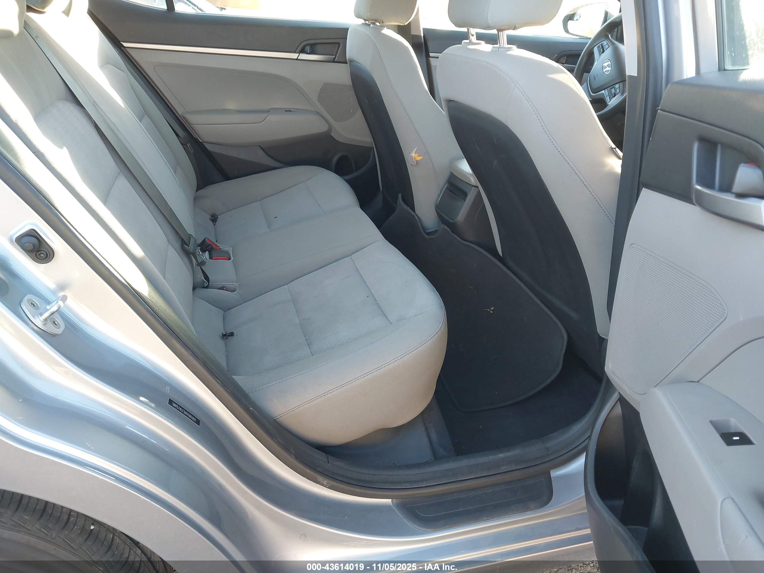 HYUNDAI ELANTRA image 8